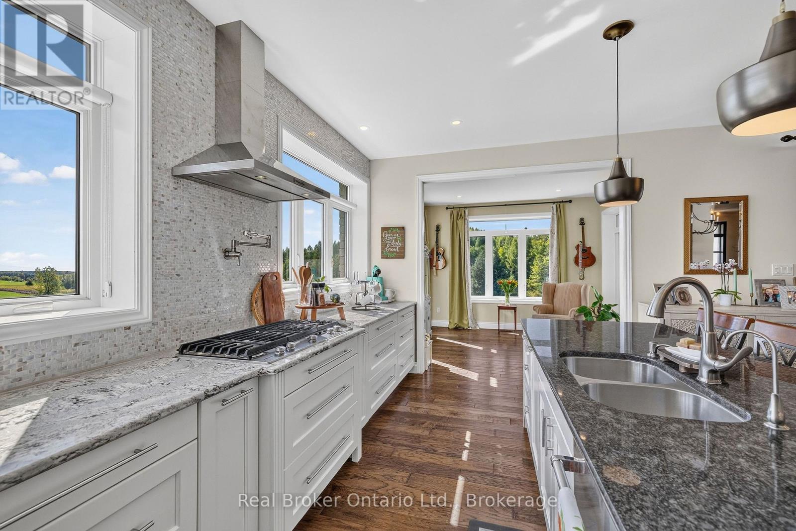 5954 Sixth Line Property Photo 17