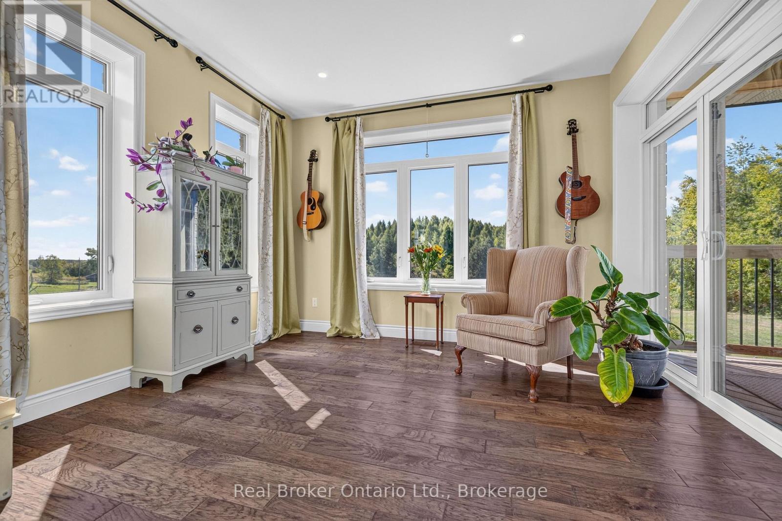 5954 Sixth Line Property Photo 19