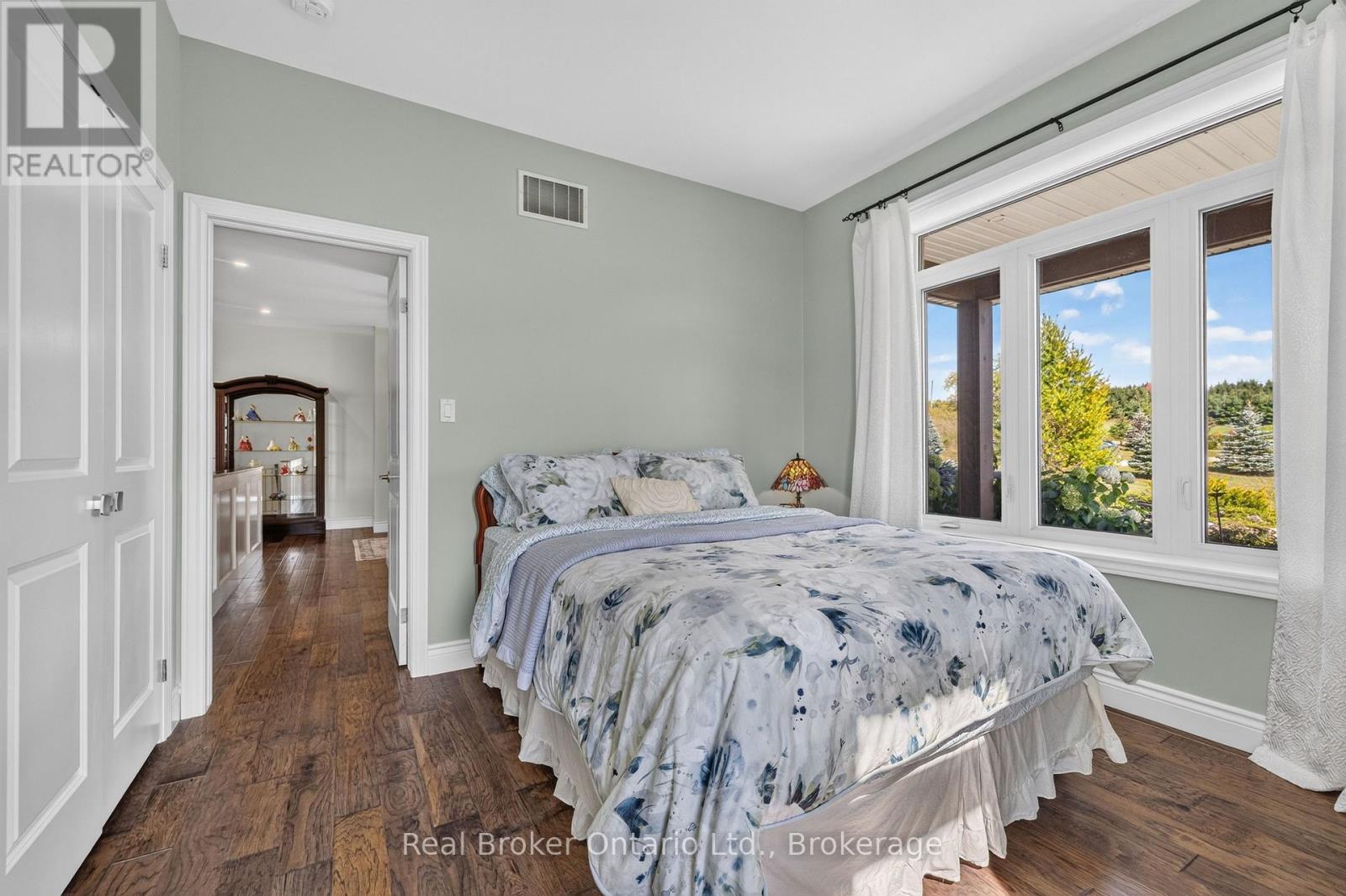 5954 Sixth Line Property Photo 33
