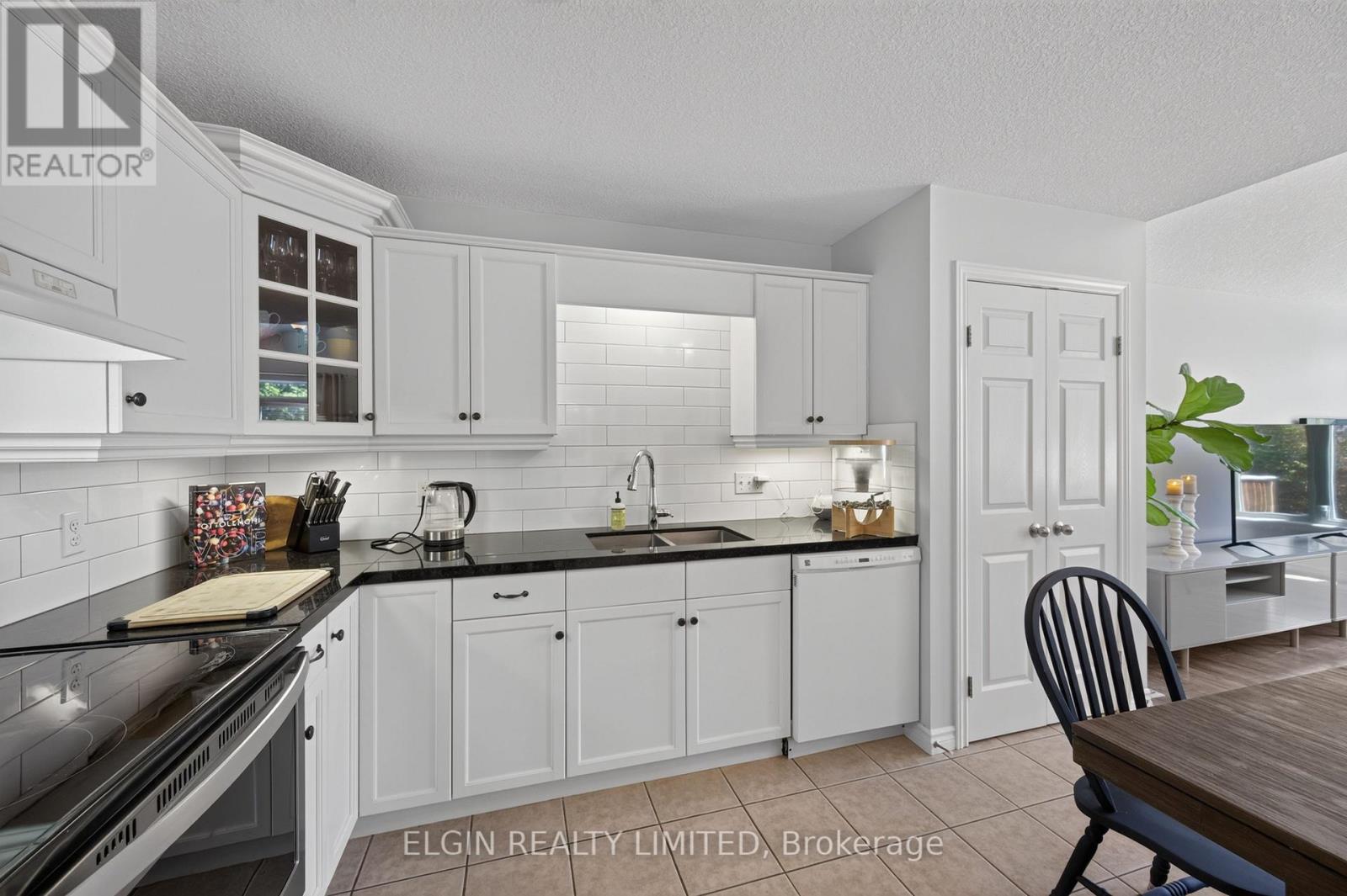 34 Pear Tree Avenue Property Photo 12