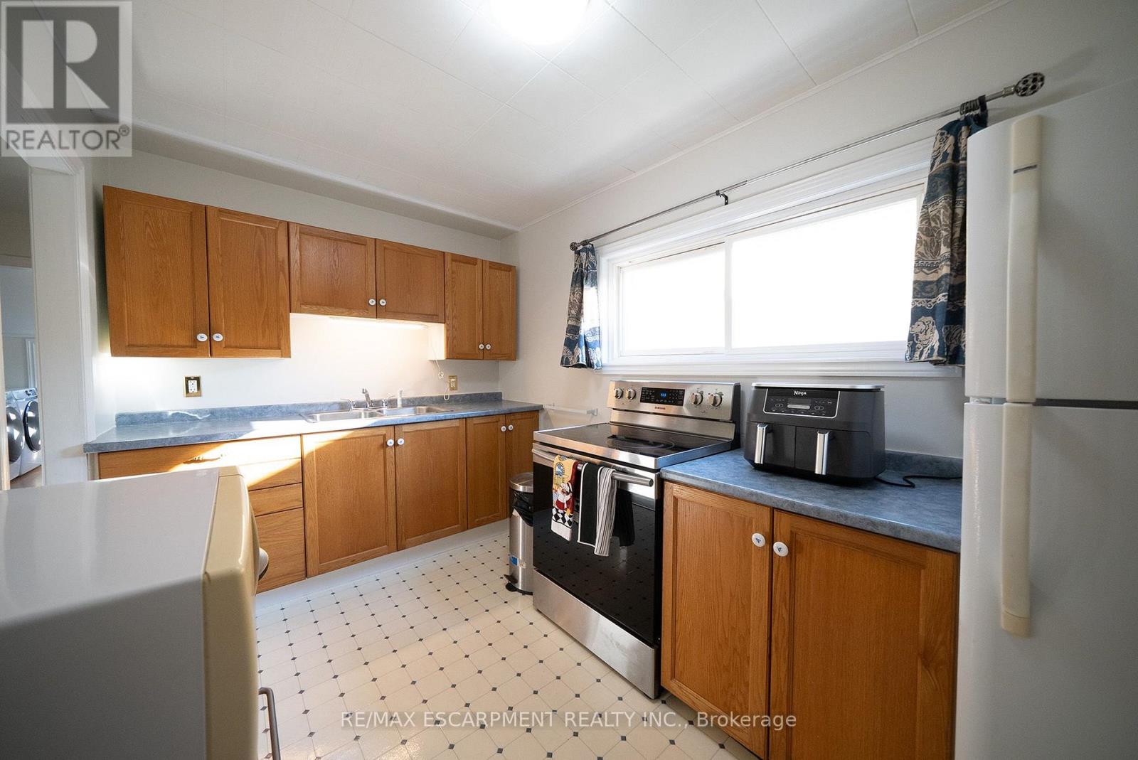 89 Salisbury Avenue Property Photo 8