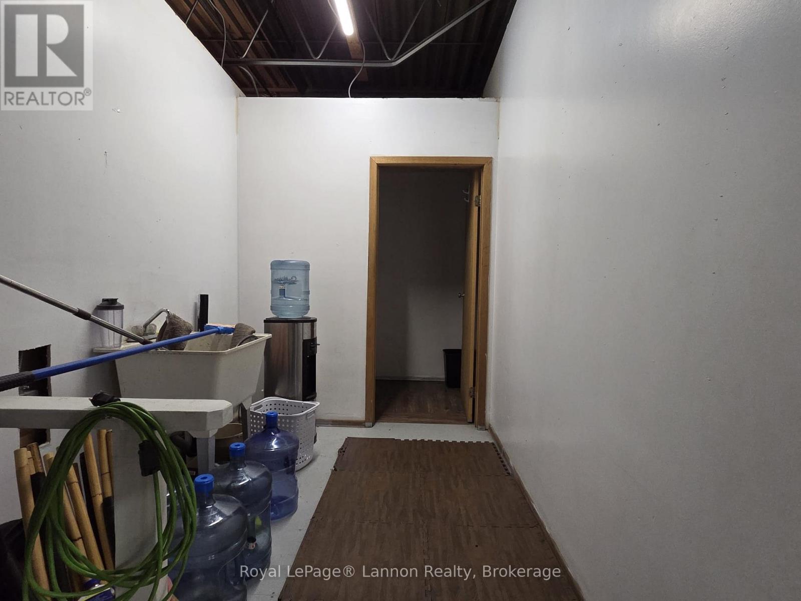 910 Memorial Avenue Property Photo 22