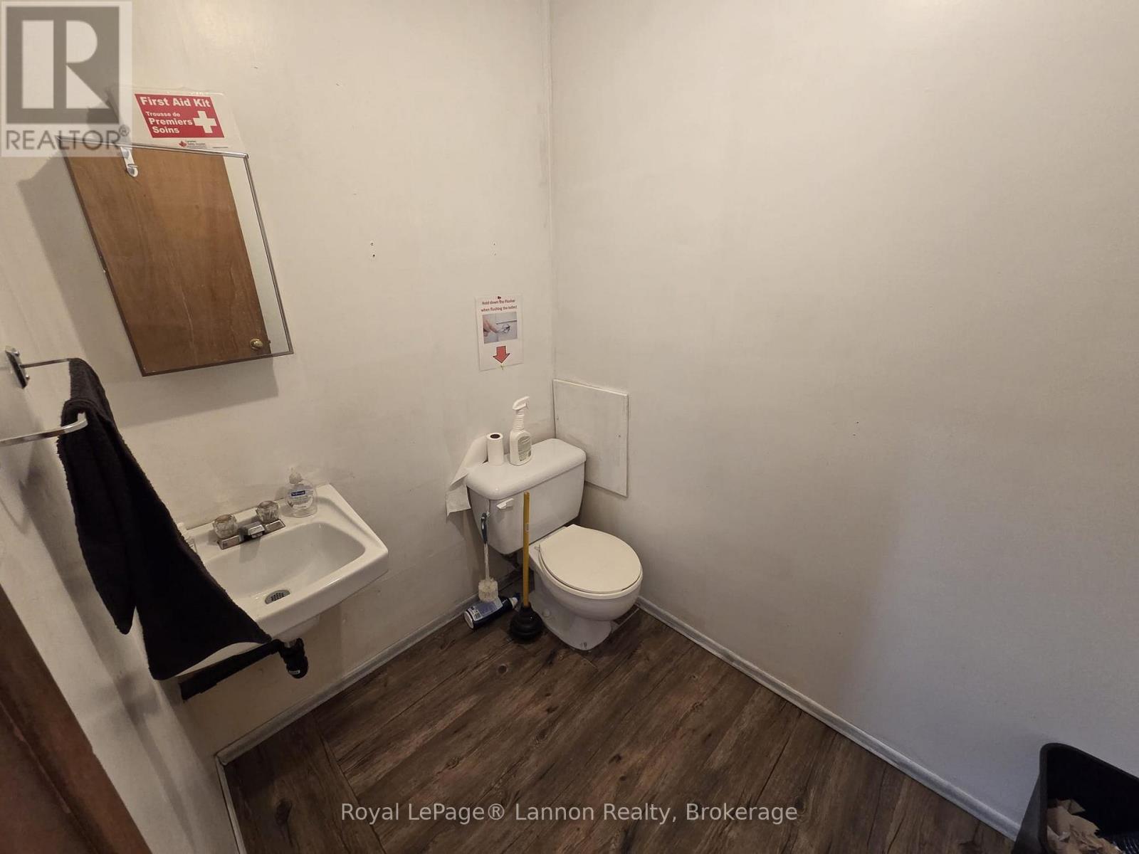 910 Memorial Avenue Property Photo 23