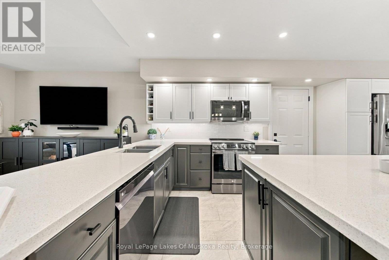 1002 Joseph Place Property Photo 26
