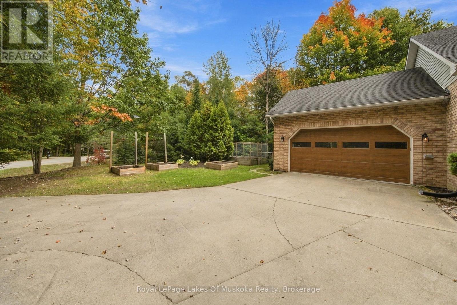 1002 Joseph Place Property Photo 33