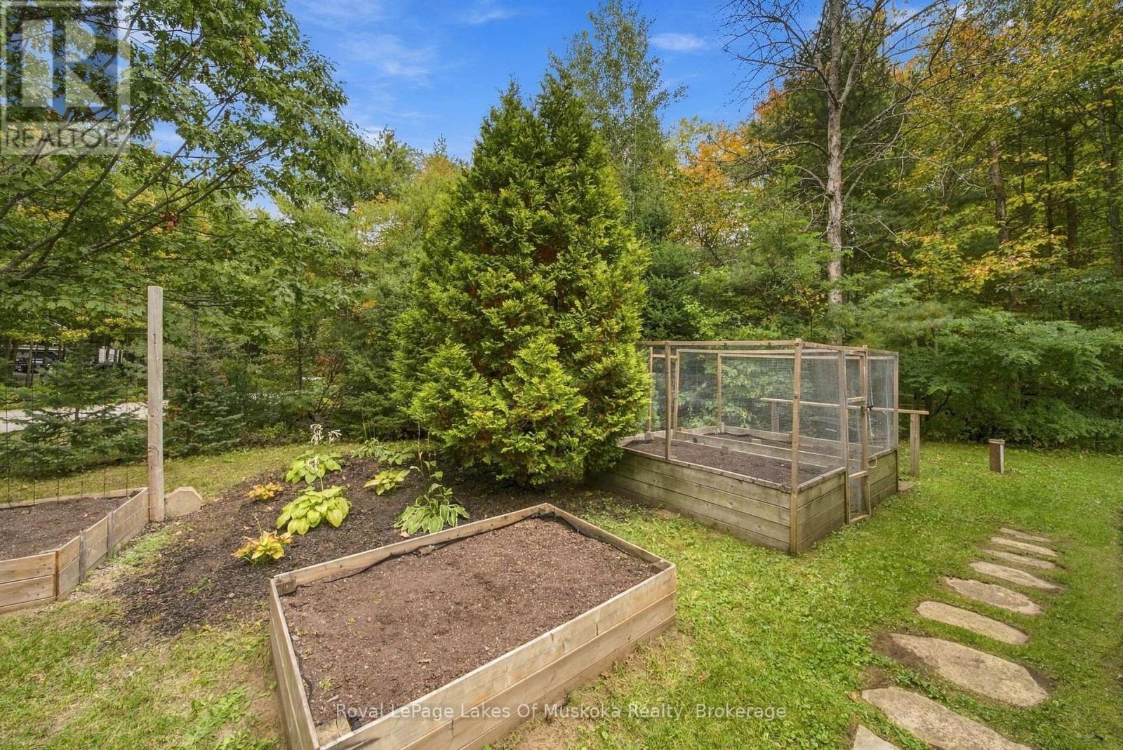 1002 Joseph Place Property Photo 34