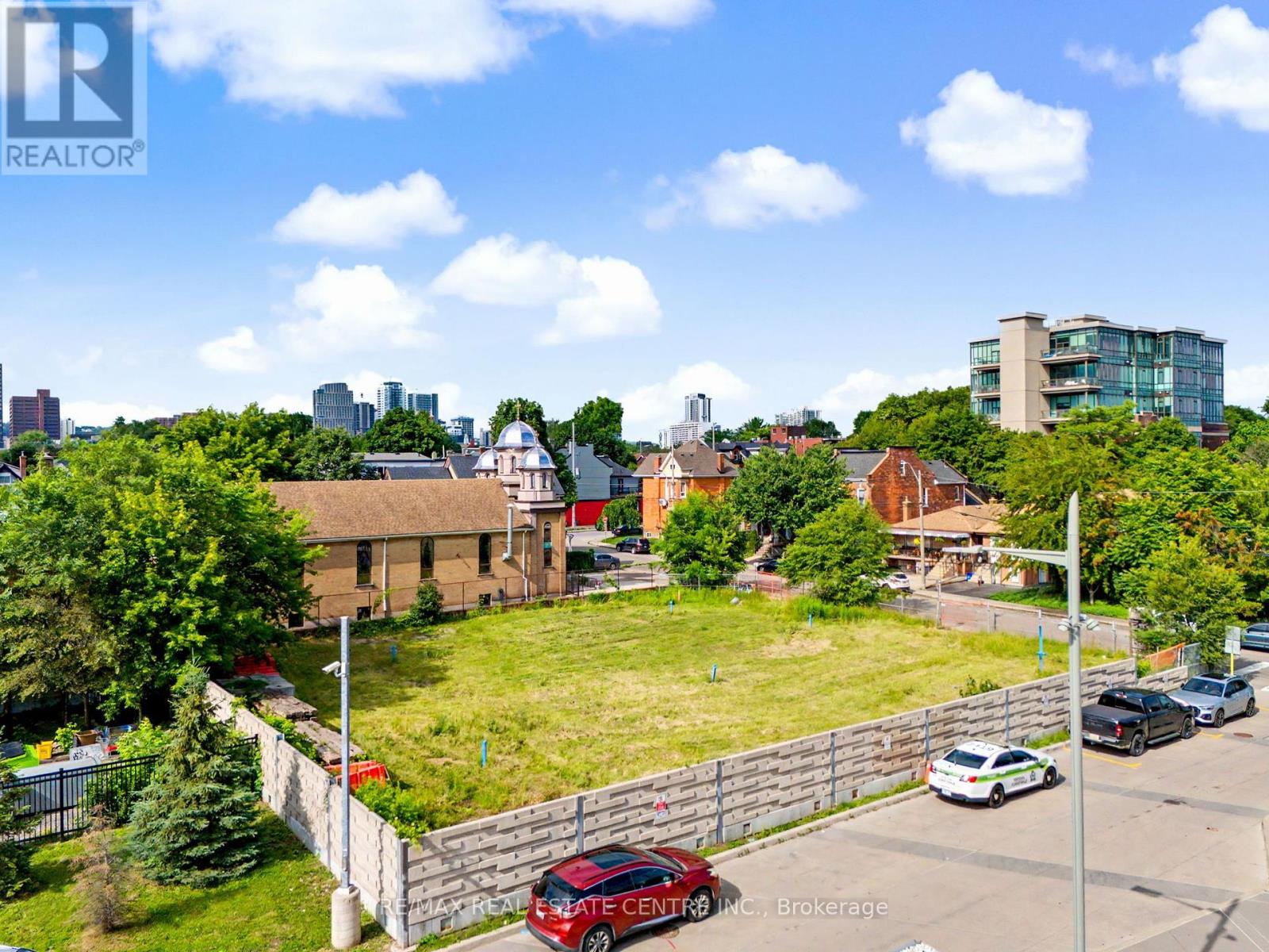 282 Macnab Street N Property Photo 10