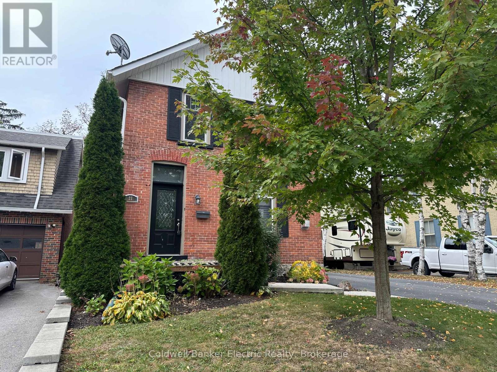 21 SUSSEX STREET N Property Photo 1