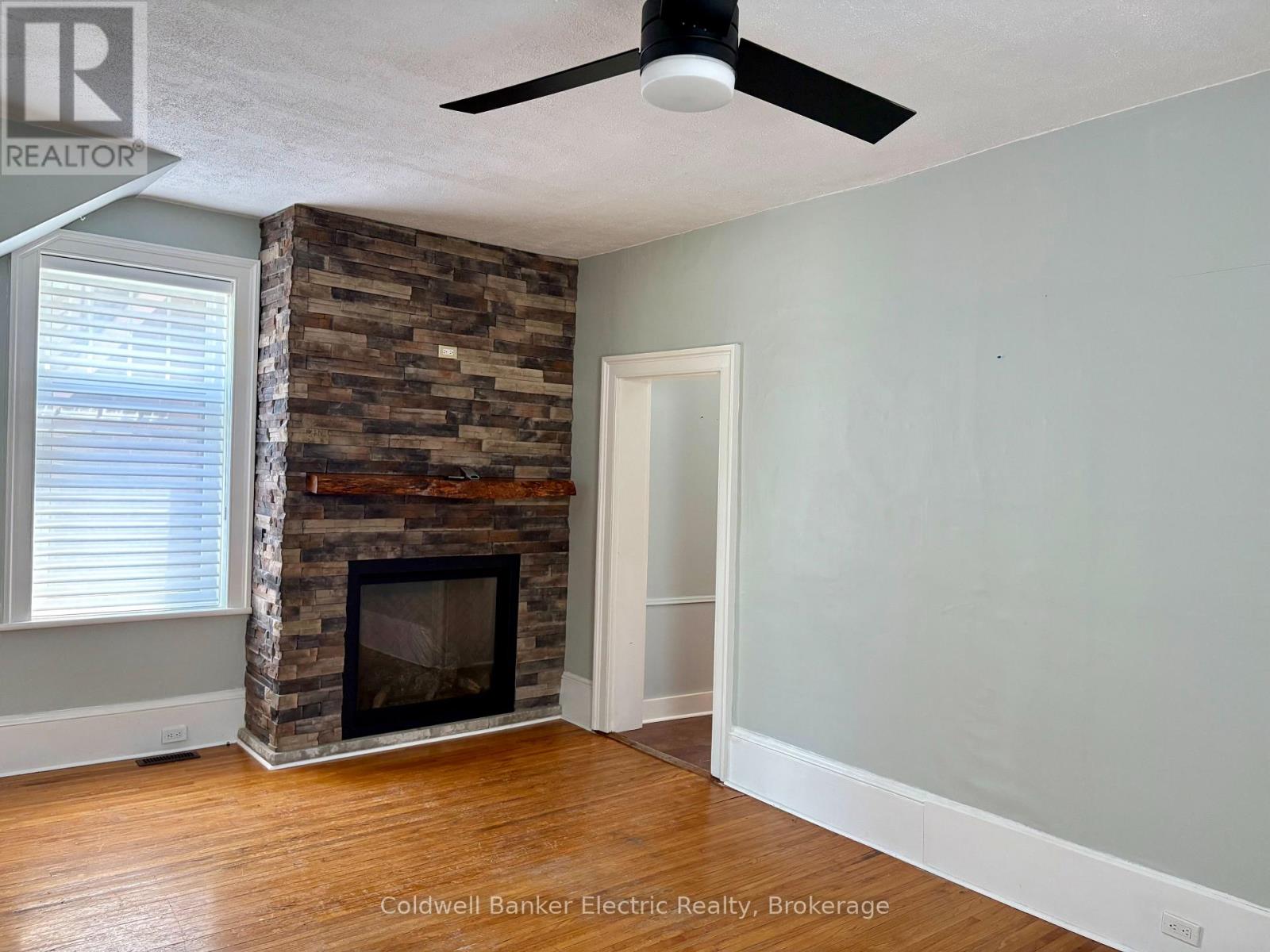 21 Sussex Street N Property Photo 5