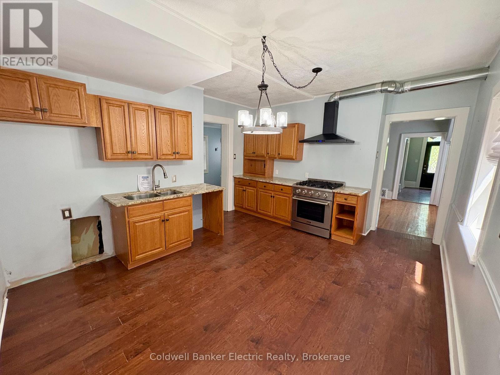 21 Sussex Street N Property Photo 6