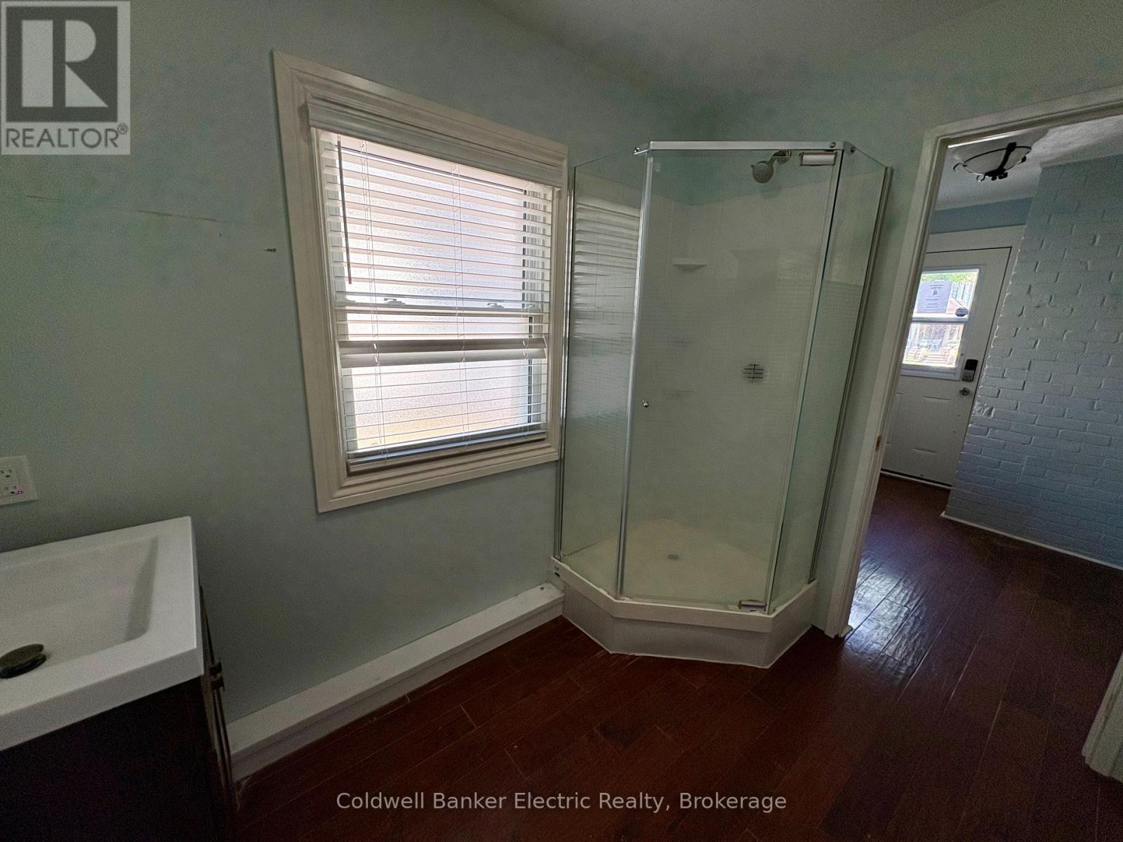 21 Sussex Street N Property Photo 8