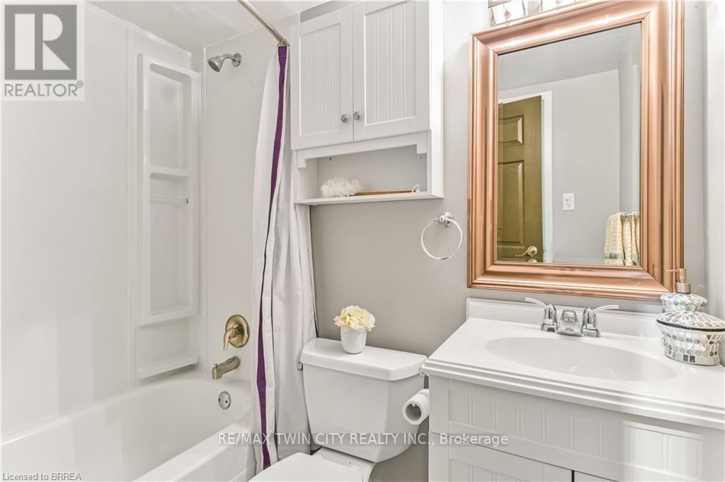 303 - 200 Charlton Avenue E Property Photo 8