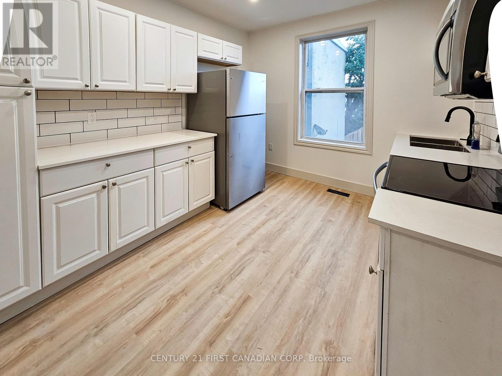 Apt 2 - 859 Dundas Street Property Photo 3