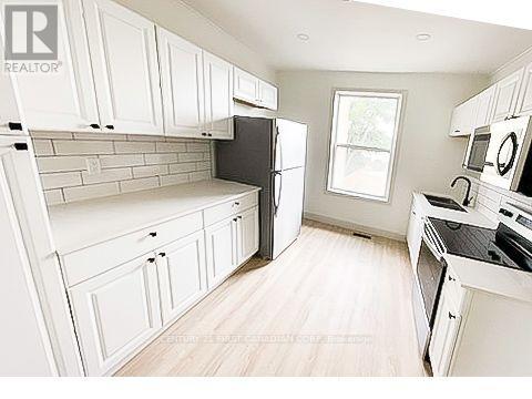 Apt 2 - 859 Dundas Street Property Photo 4