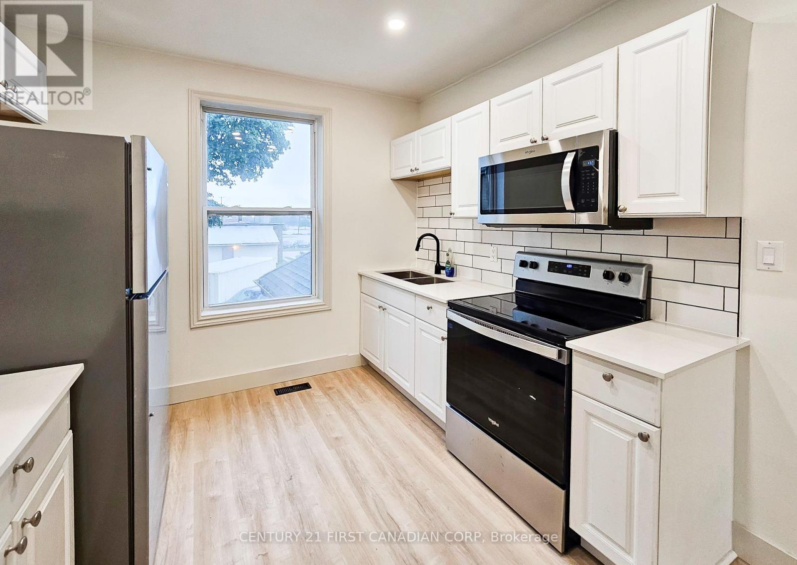 Apt 2 - 859 Dundas Street Property Photo 5