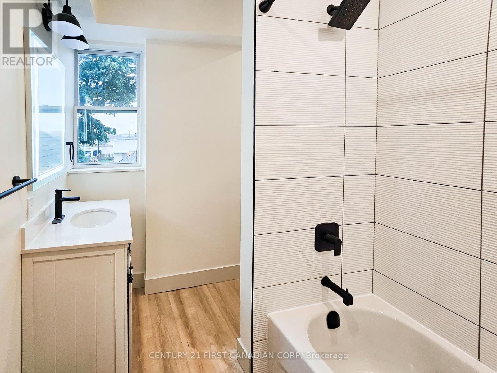 Apt 2 - 859 Dundas Street Property Photo 6