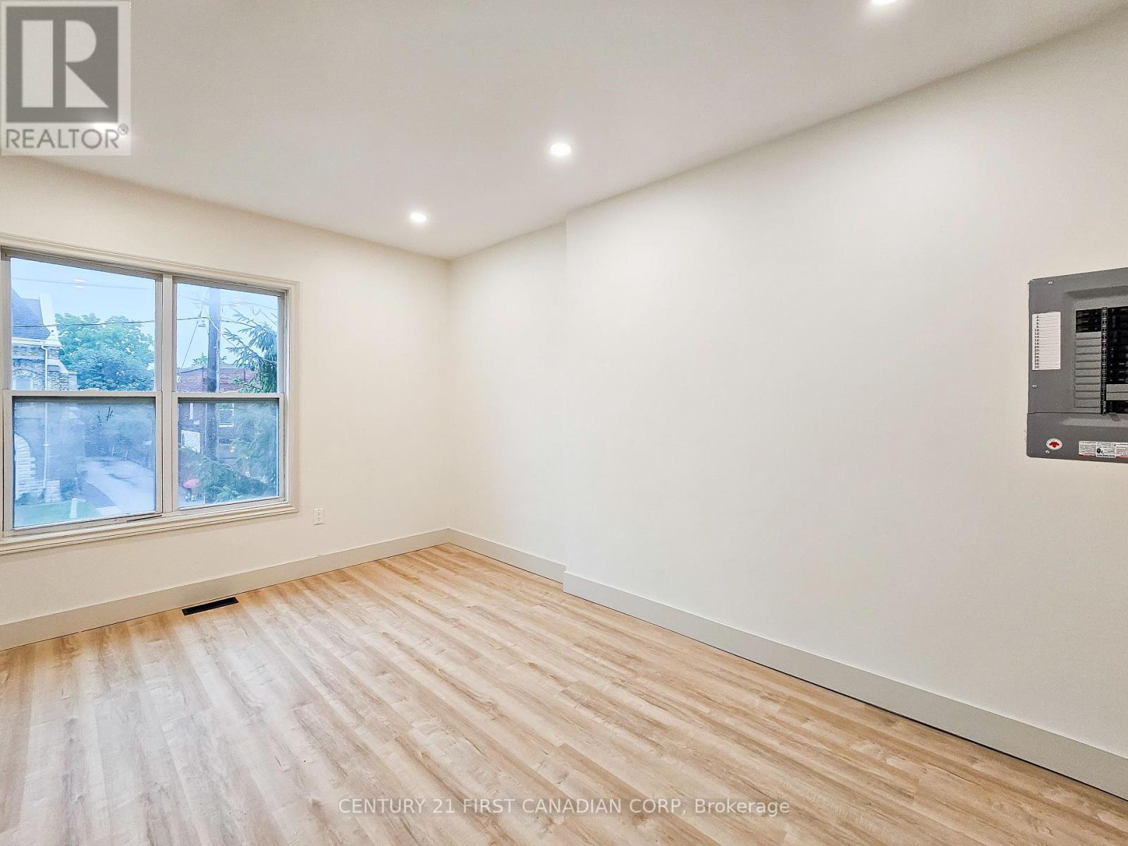 Apt 2 - 859 Dundas Street Property Photo 7