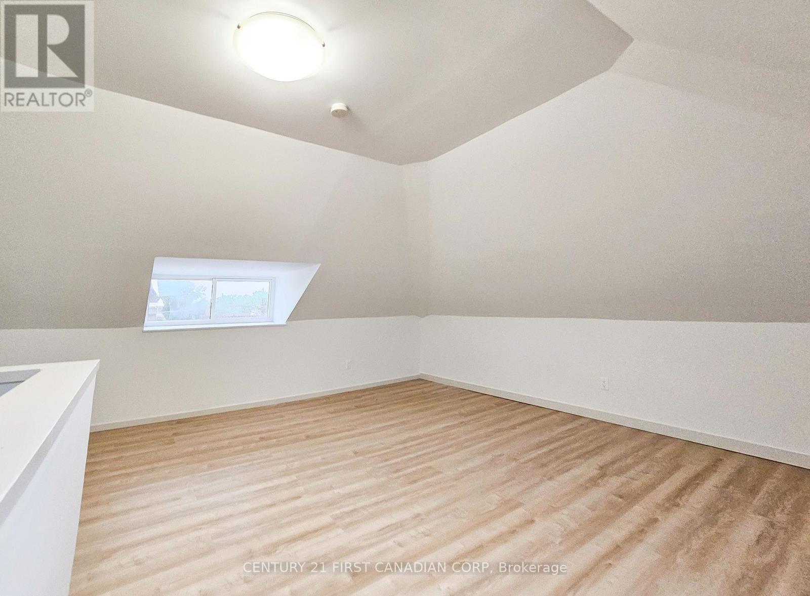 Apt 2 - 859 Dundas Street Property Photo 9