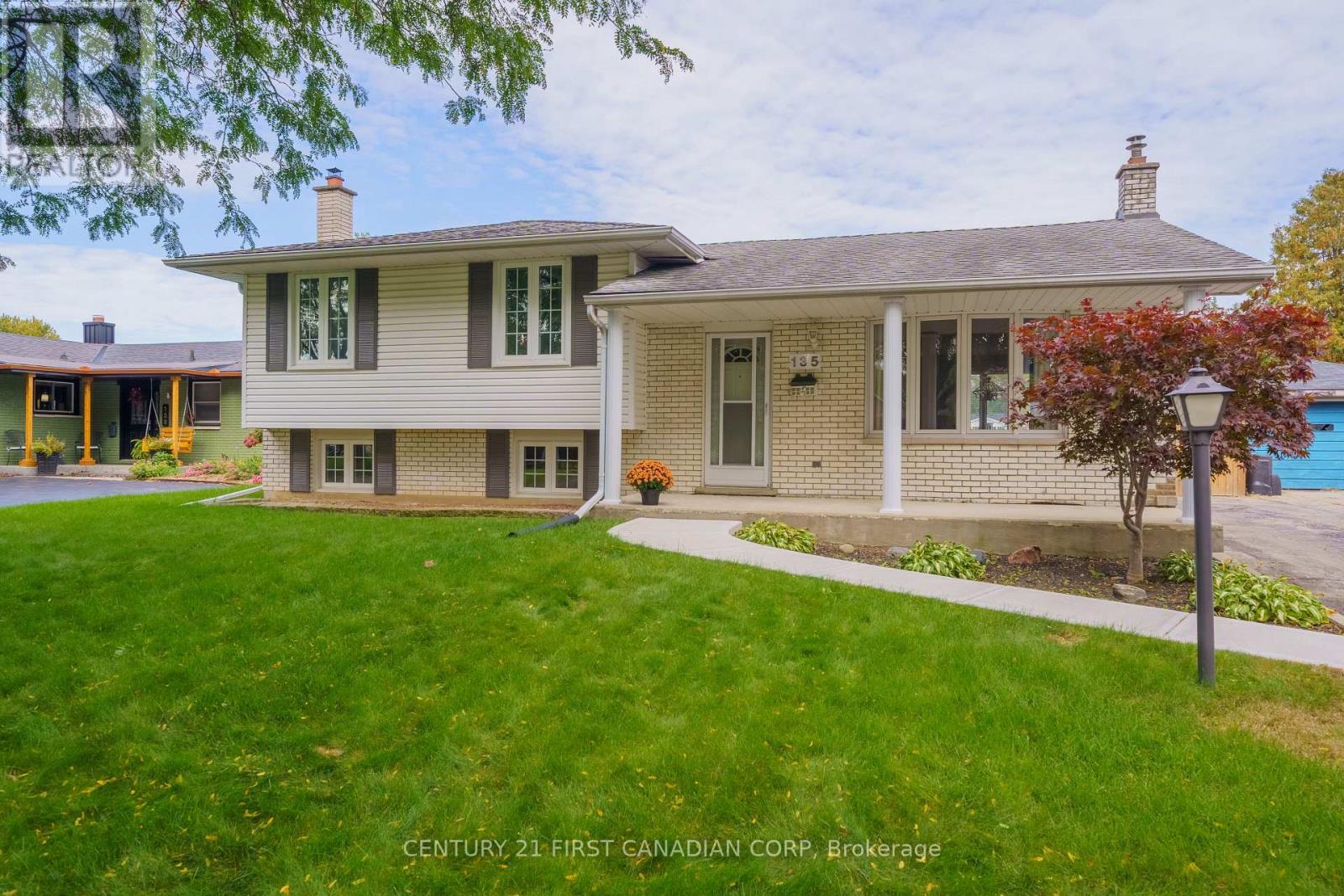 135 Downing Crescent Property Photo 1