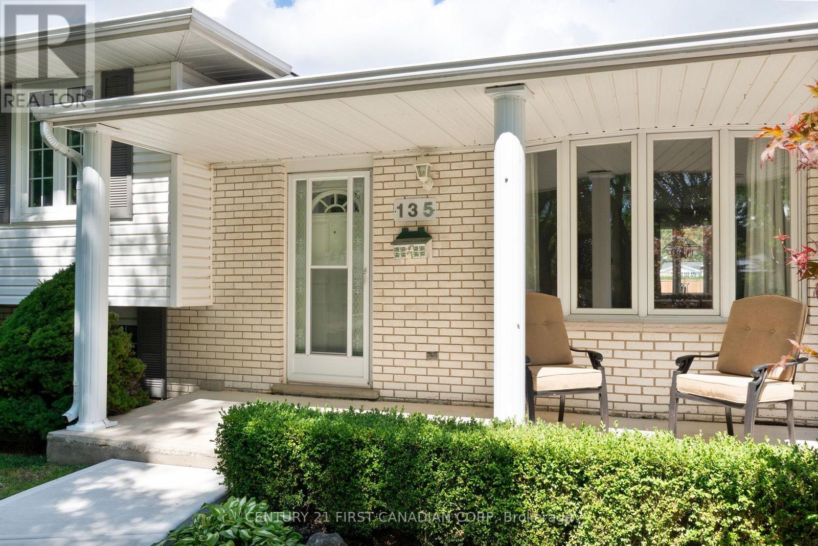 135 Downing Crescent Property Photo 4