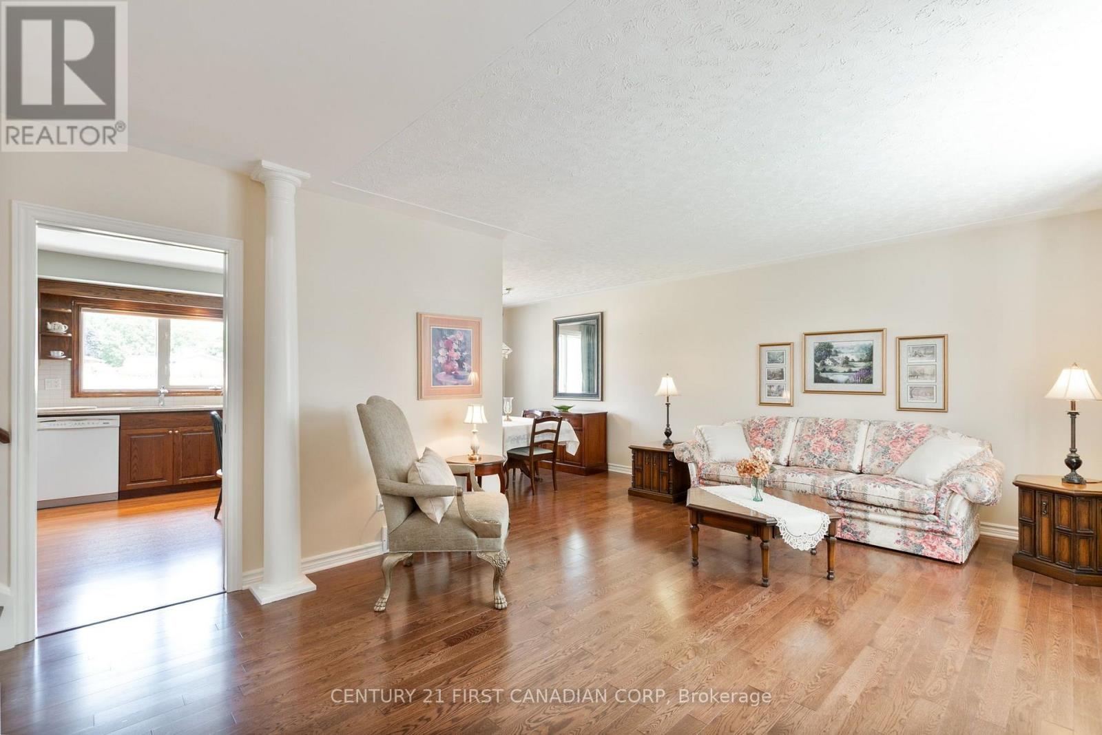 135 Downing Crescent Property Photo 6