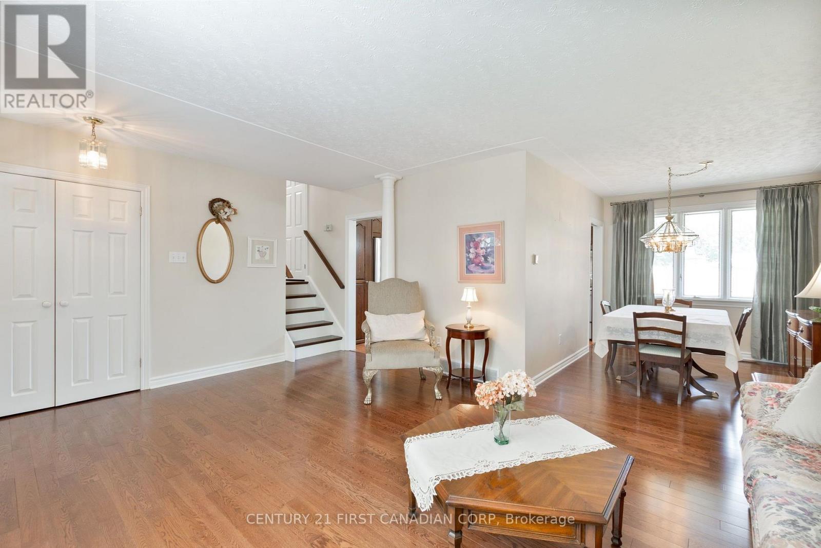 135 Downing Crescent Property Photo 12
