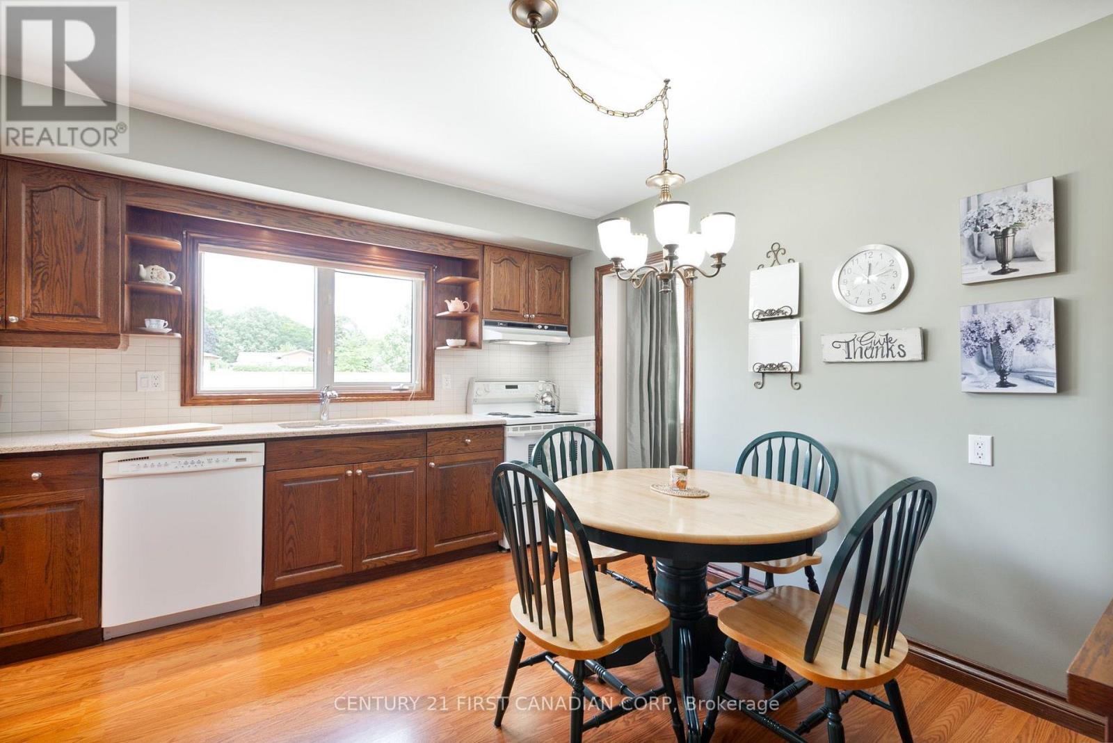 135 Downing Crescent Property Photo 18