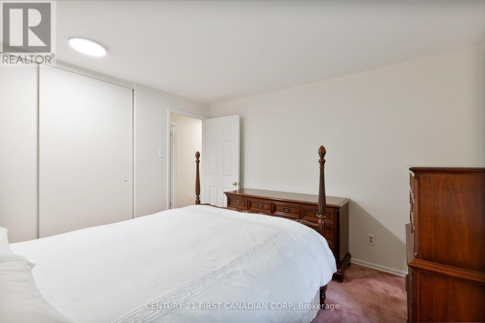 135 Downing Crescent Property Photo 21