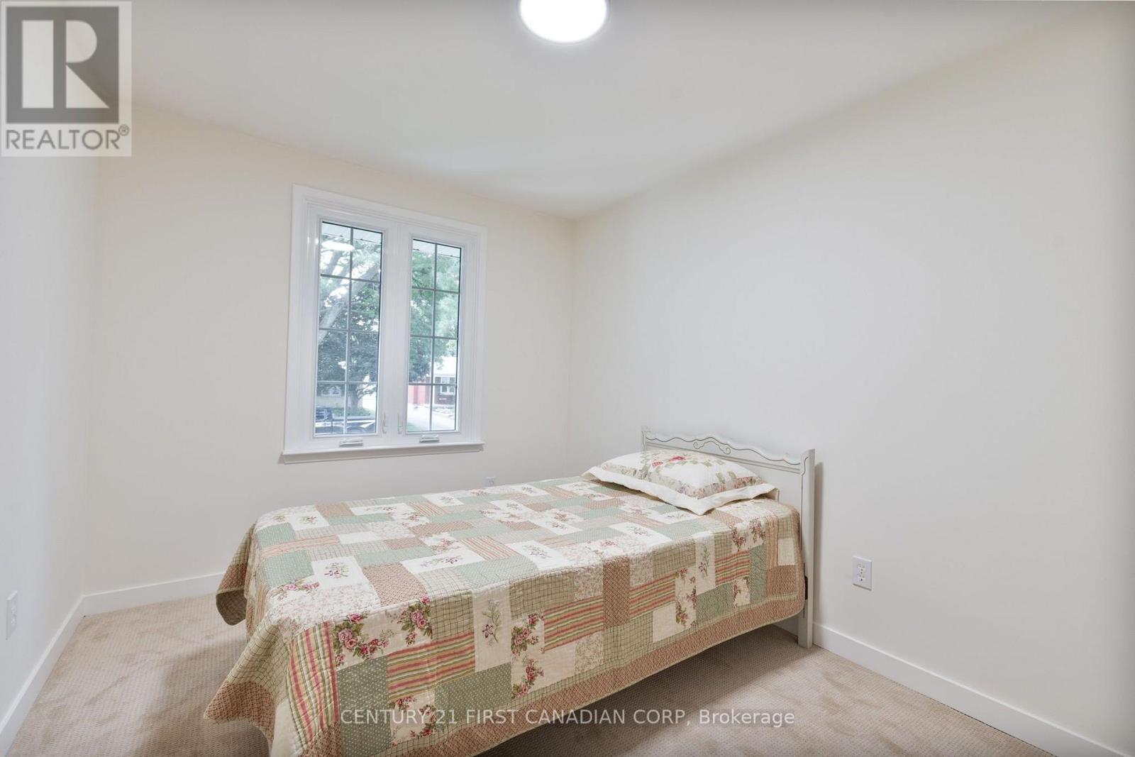 135 Downing Crescent Property Photo 25