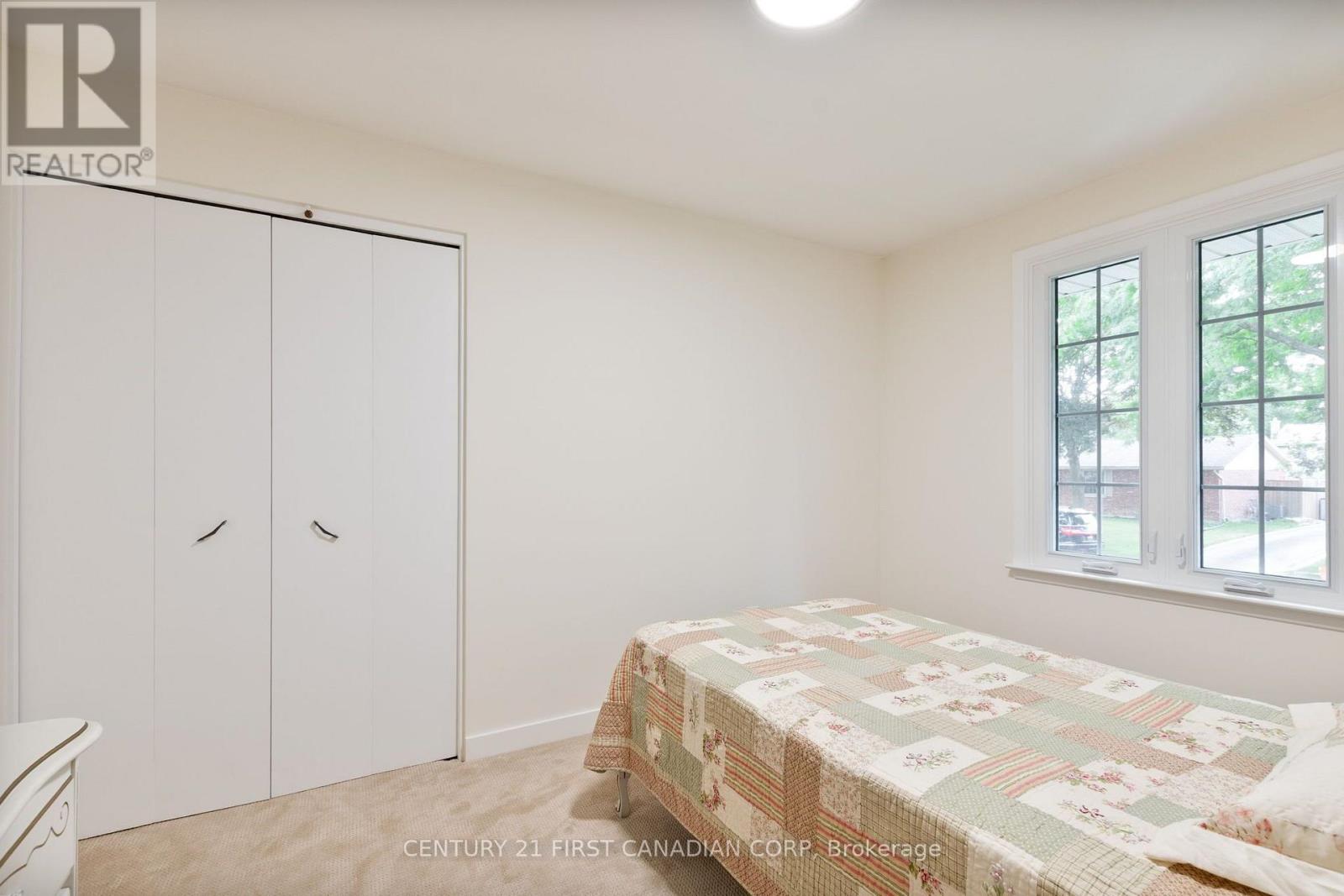 135 Downing Crescent Property Photo 27