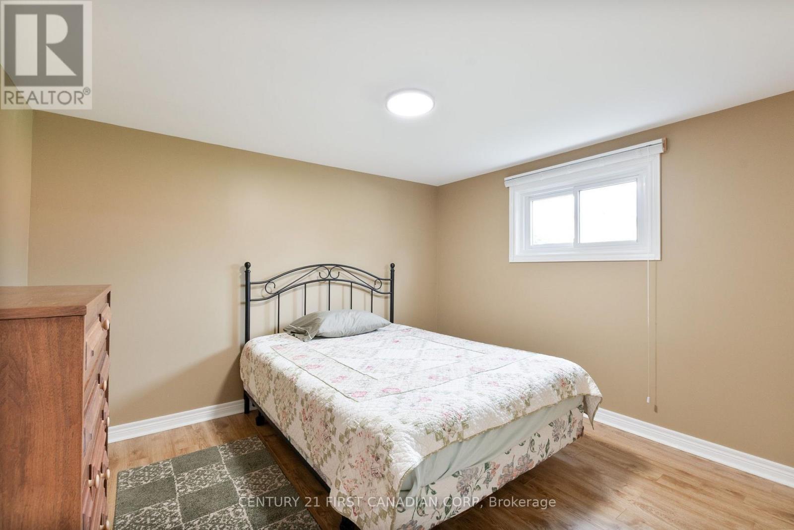 135 Downing Crescent Property Photo 30