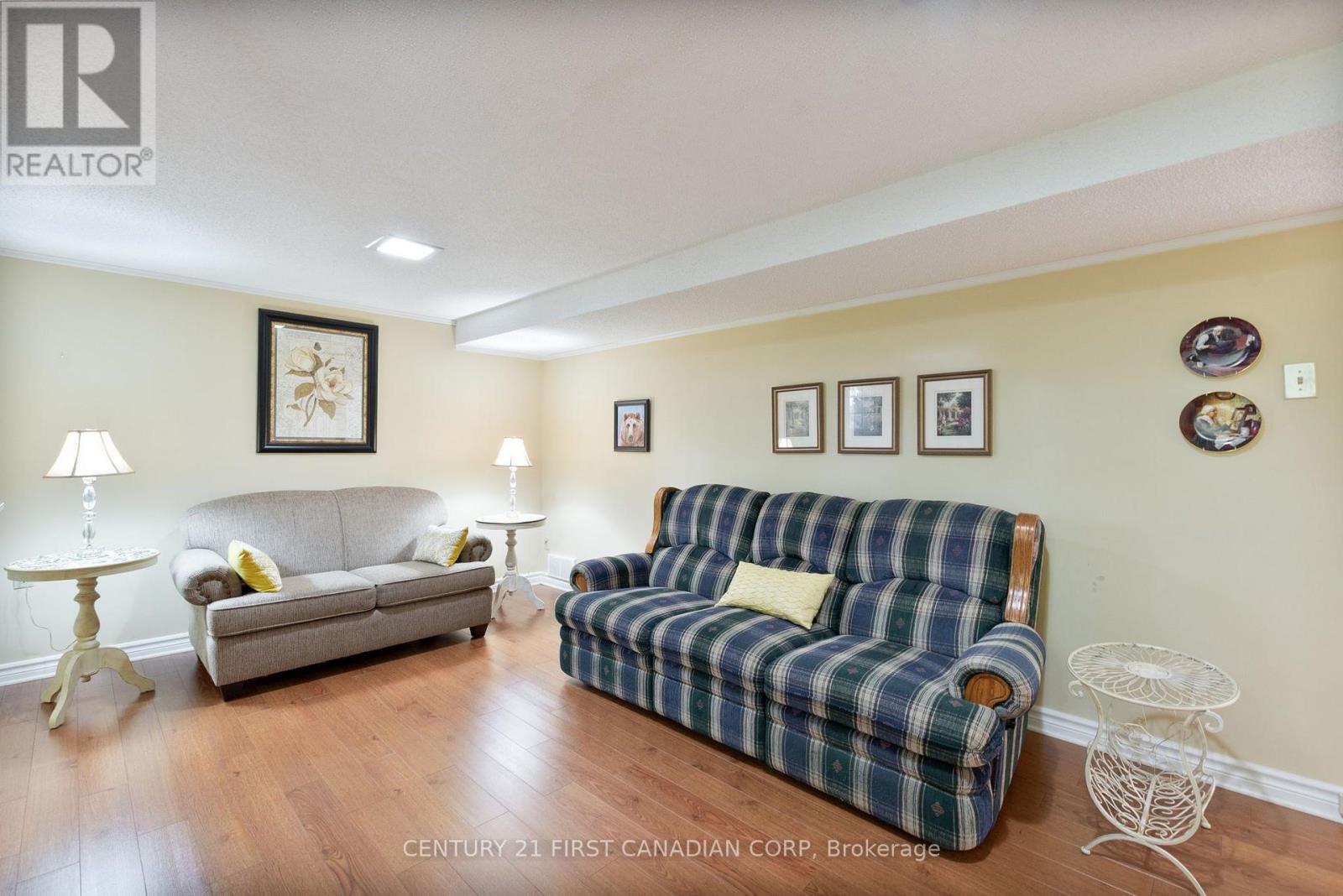 135 Downing Crescent Property Photo 33