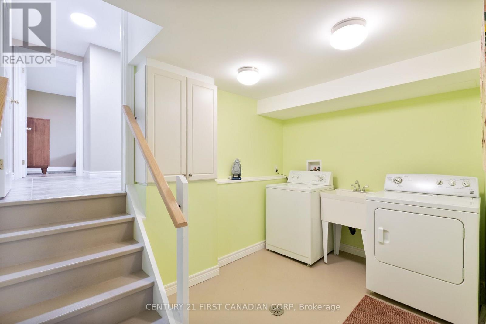 135 Downing Crescent Property Photo 34