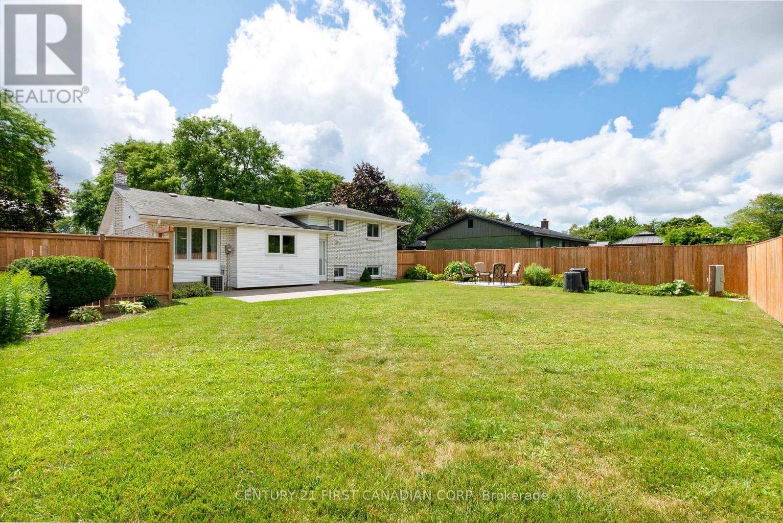 135 Downing Crescent Property Photo 38