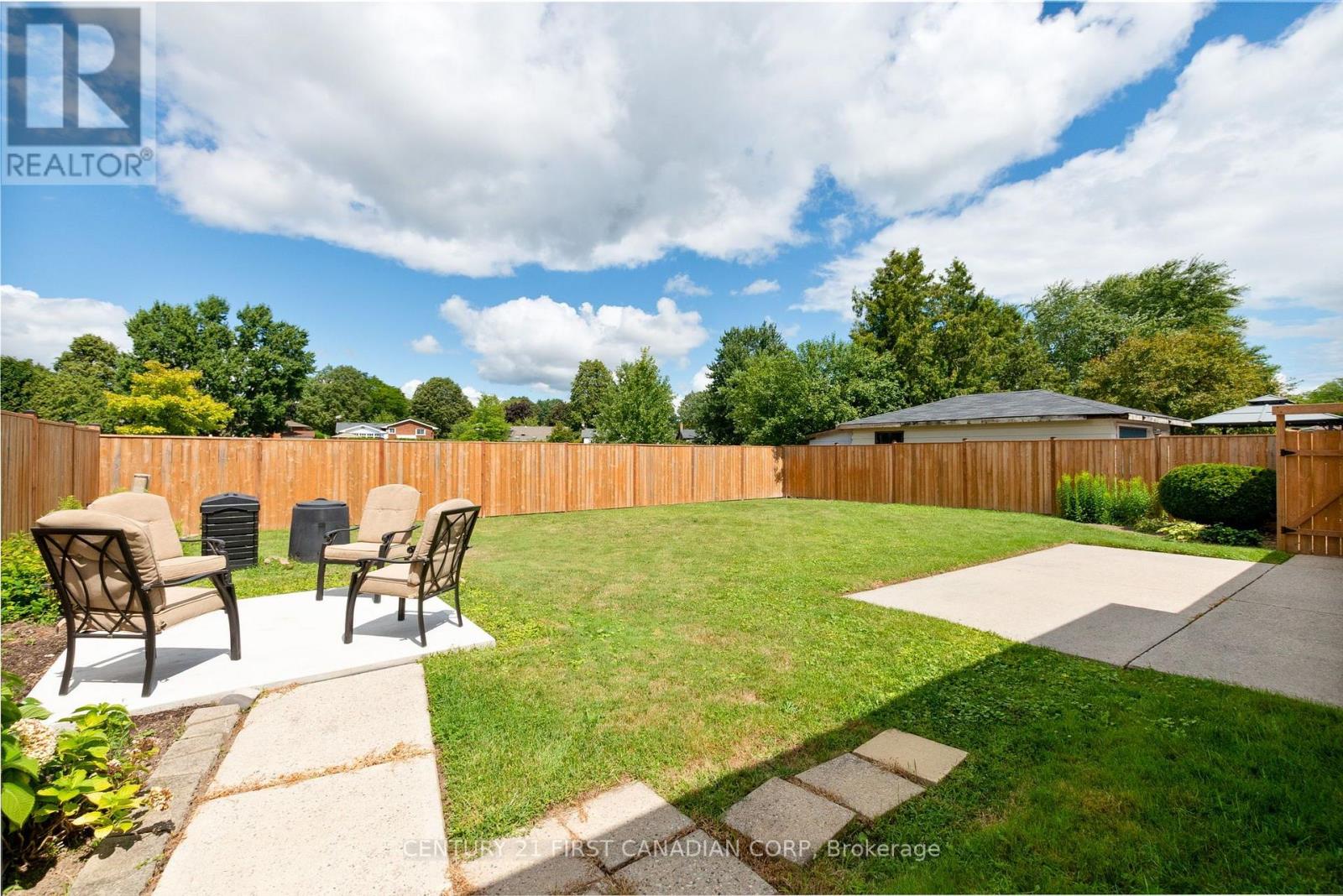 135 Downing Crescent Property Photo 41