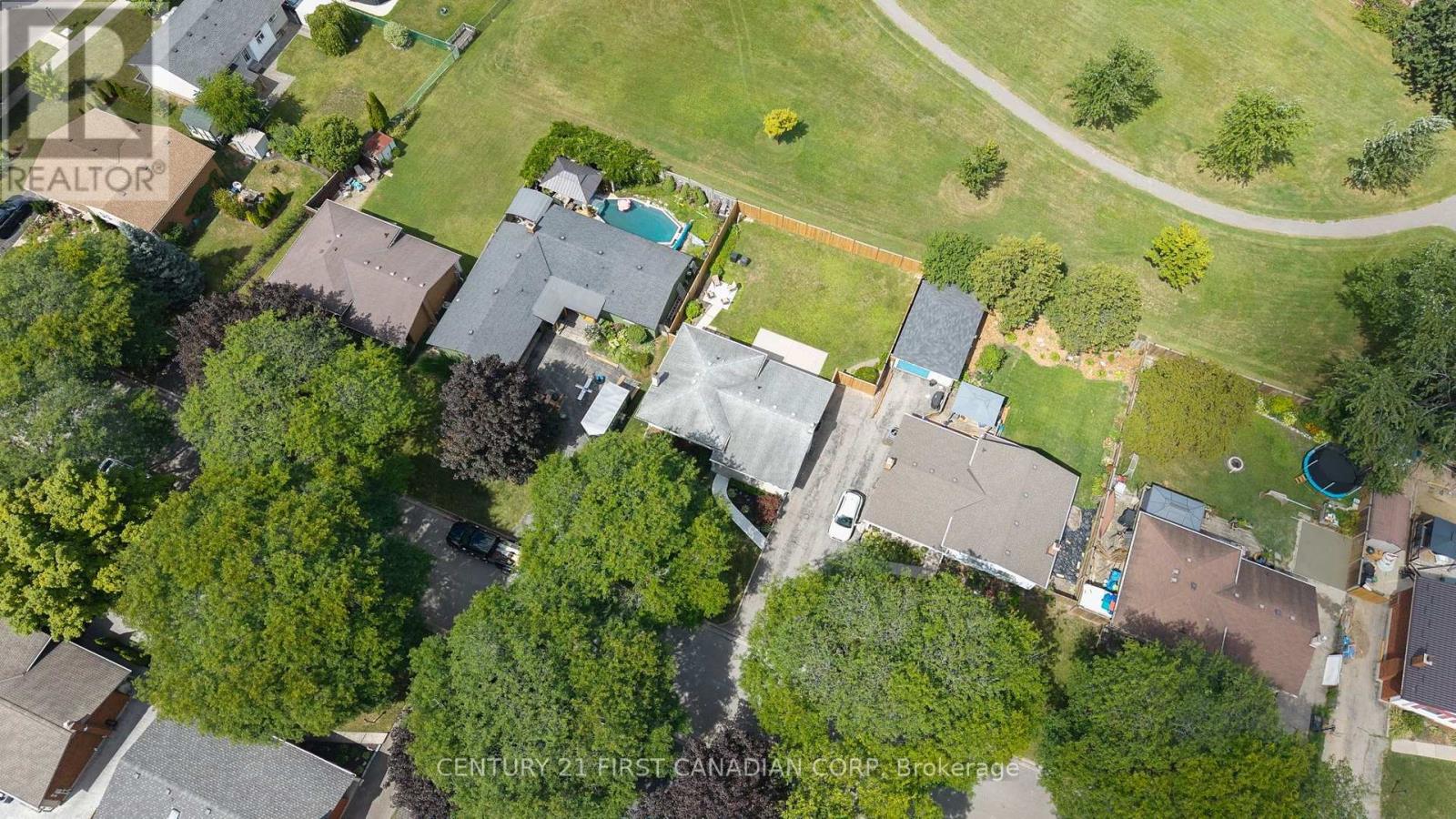 135 Downing Crescent Property Photo 42
