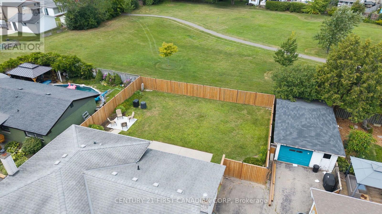 135 Downing Crescent Property Photo 44