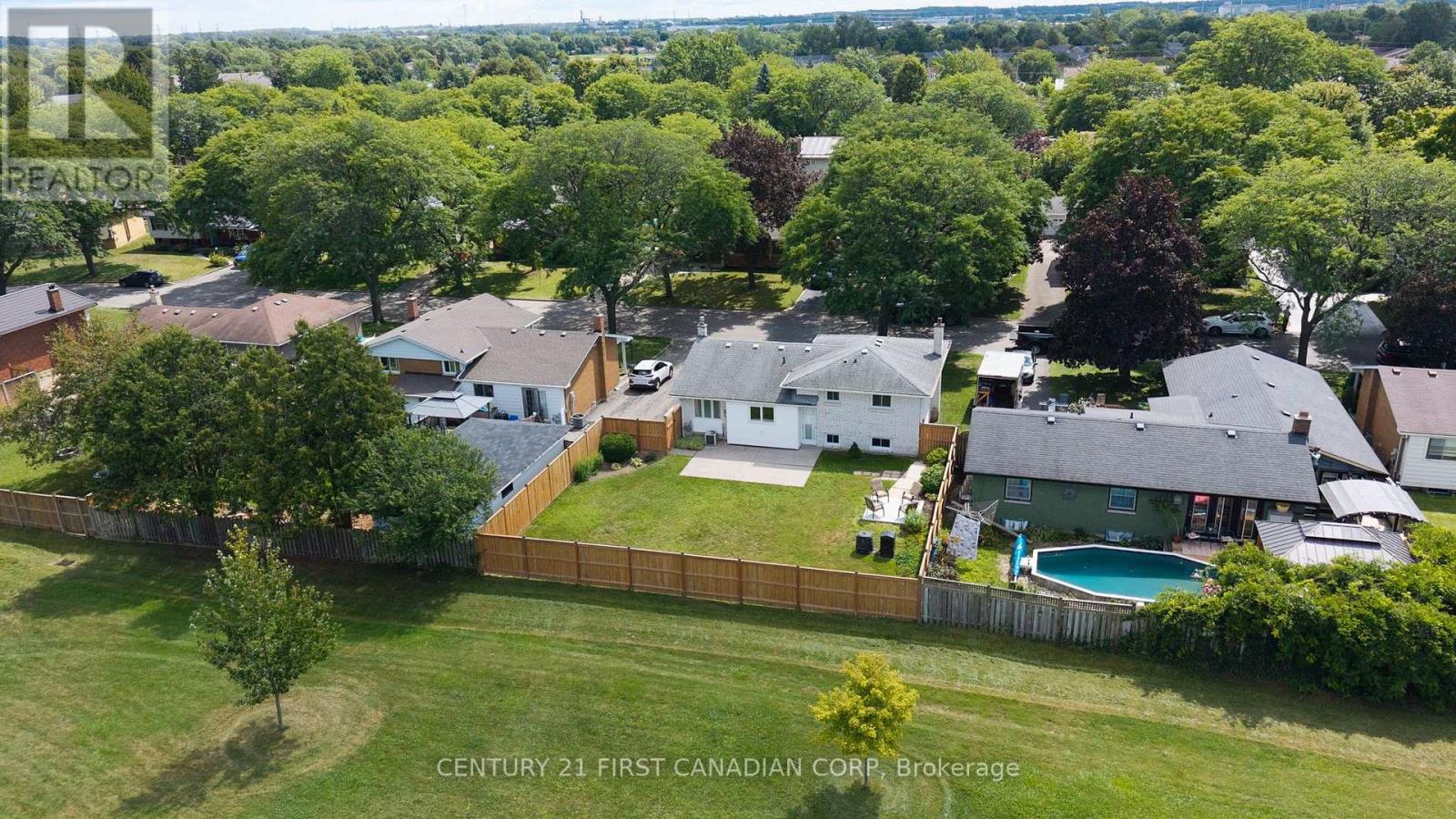 135 Downing Crescent Property Photo 46