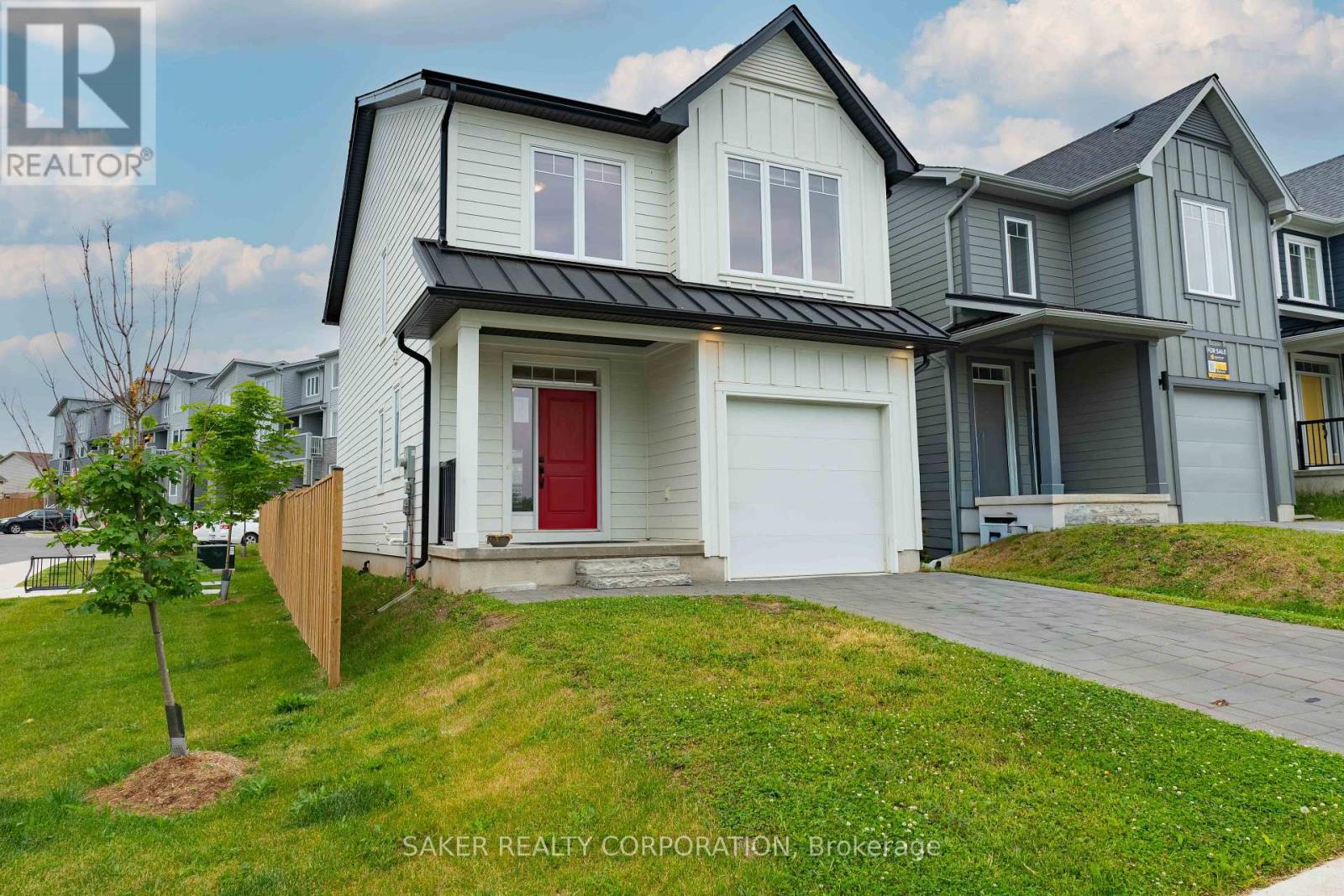 939 Deveron Crescent Property Photo 2