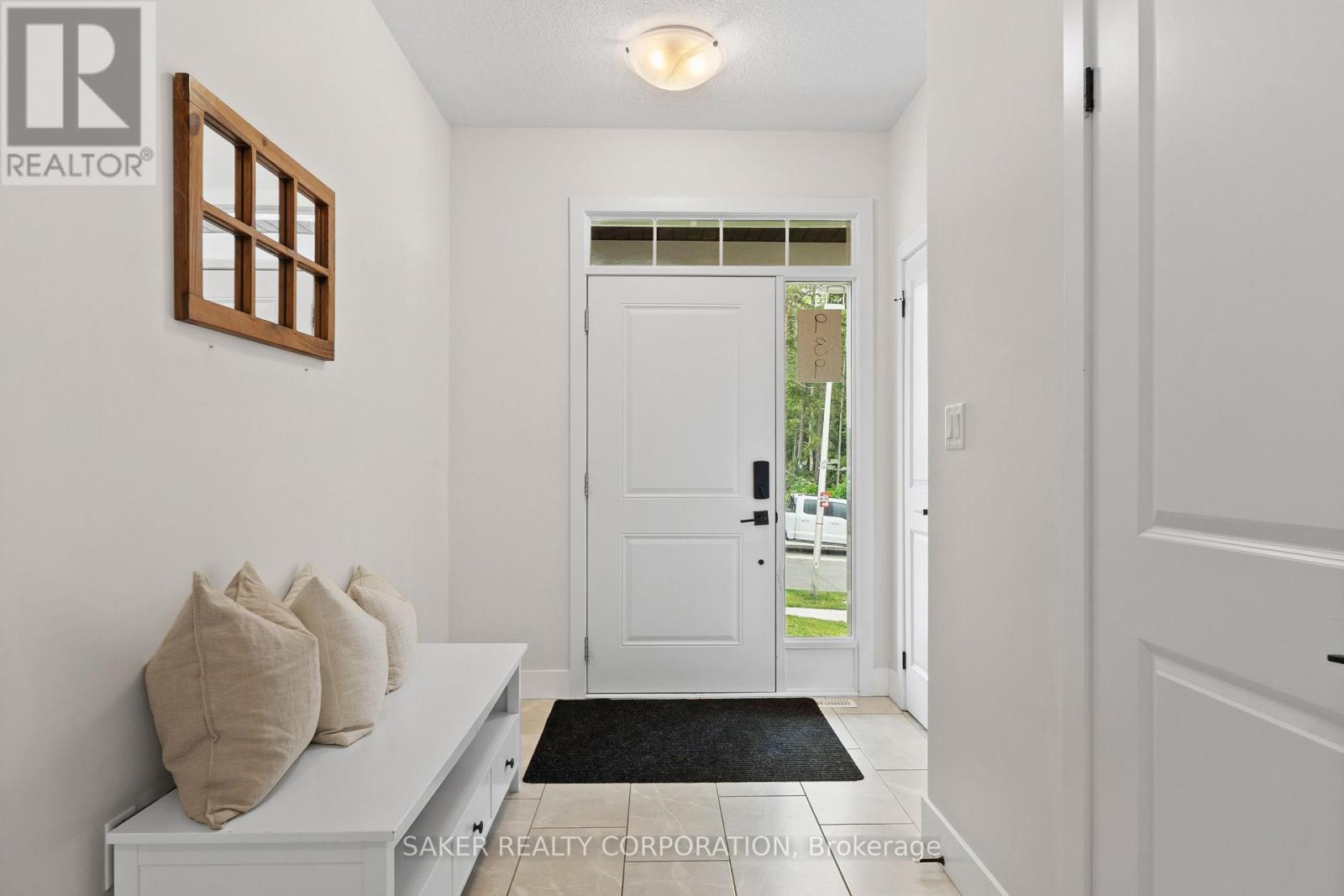 939 Deveron Crescent Property Photo 4
