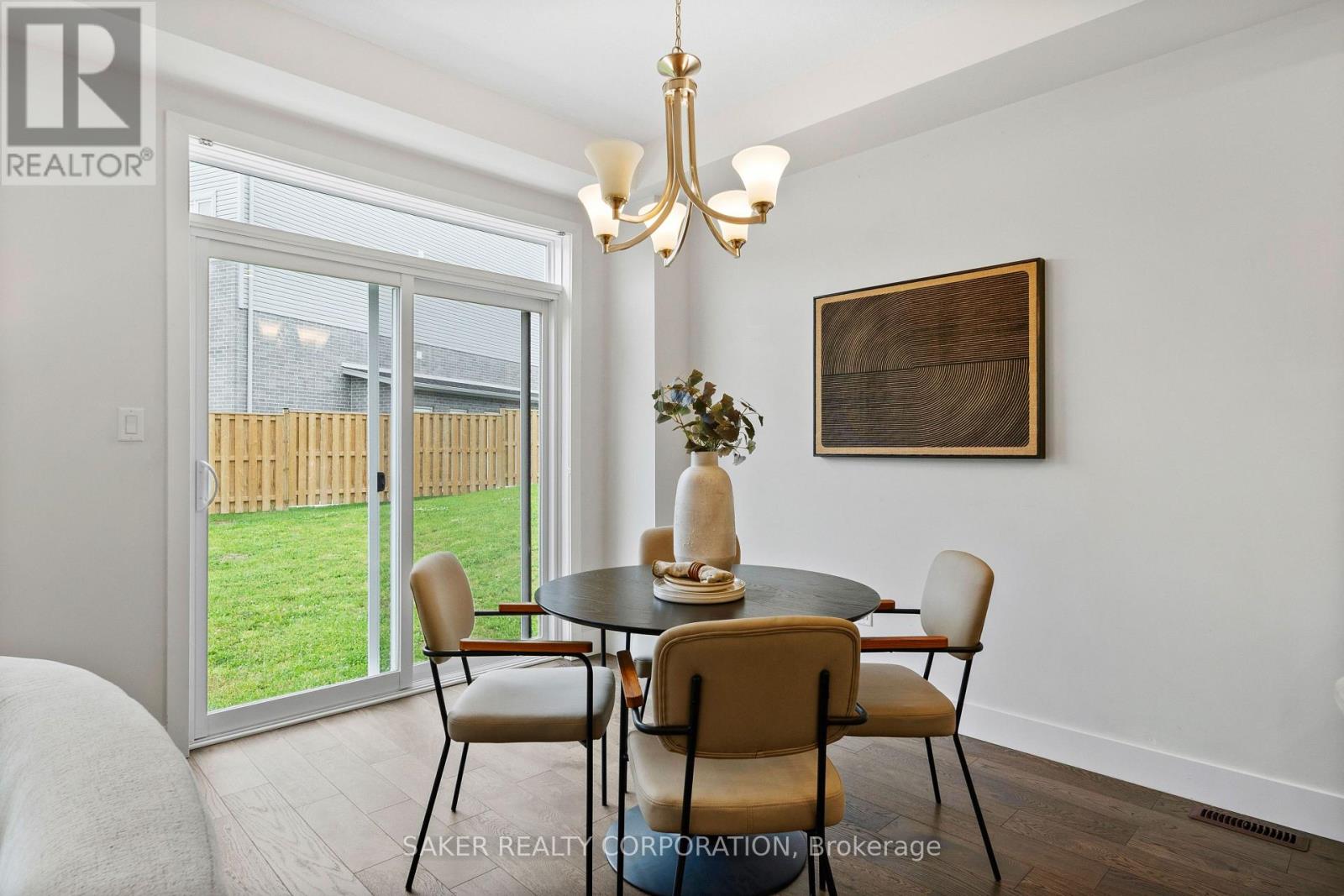 939 Deveron Crescent Property Photo 10