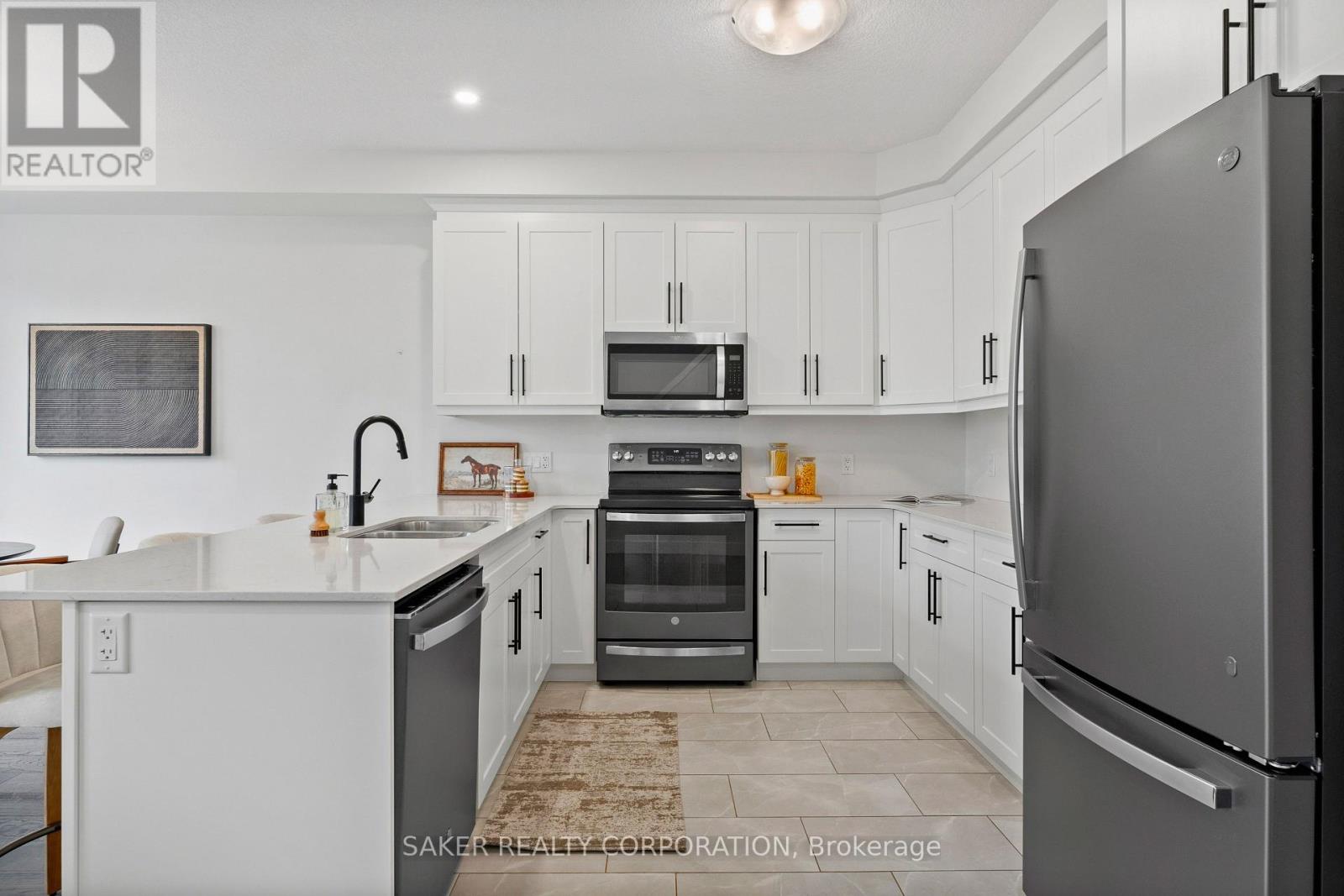 939 Deveron Crescent Property Photo 13