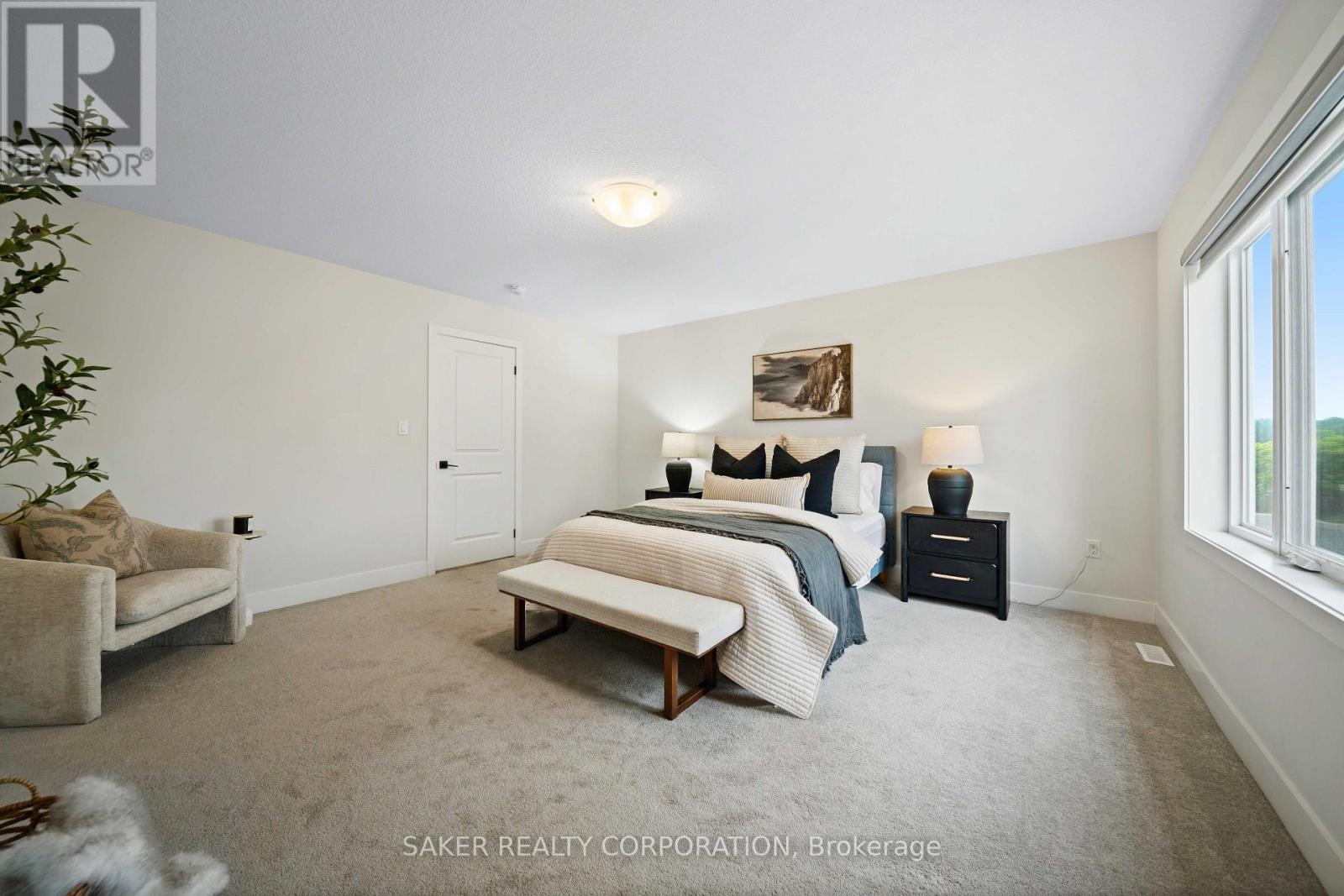 939 Deveron Crescent Property Photo 15