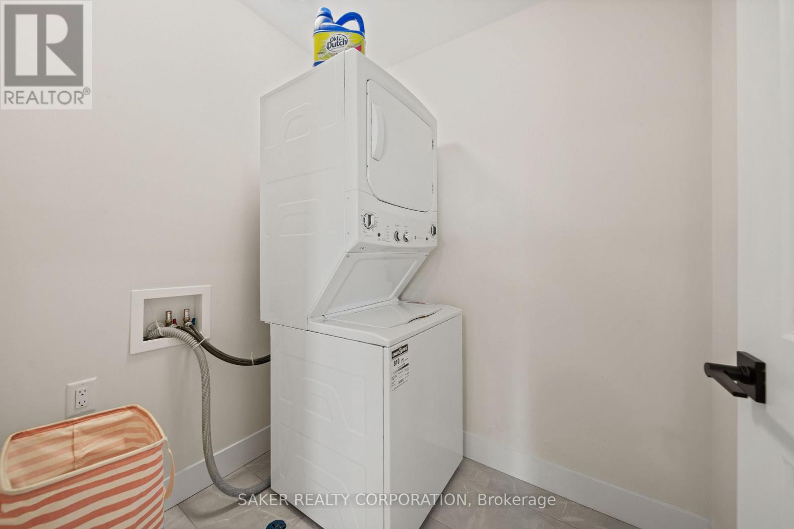 939 Deveron Crescent Property Photo 23
