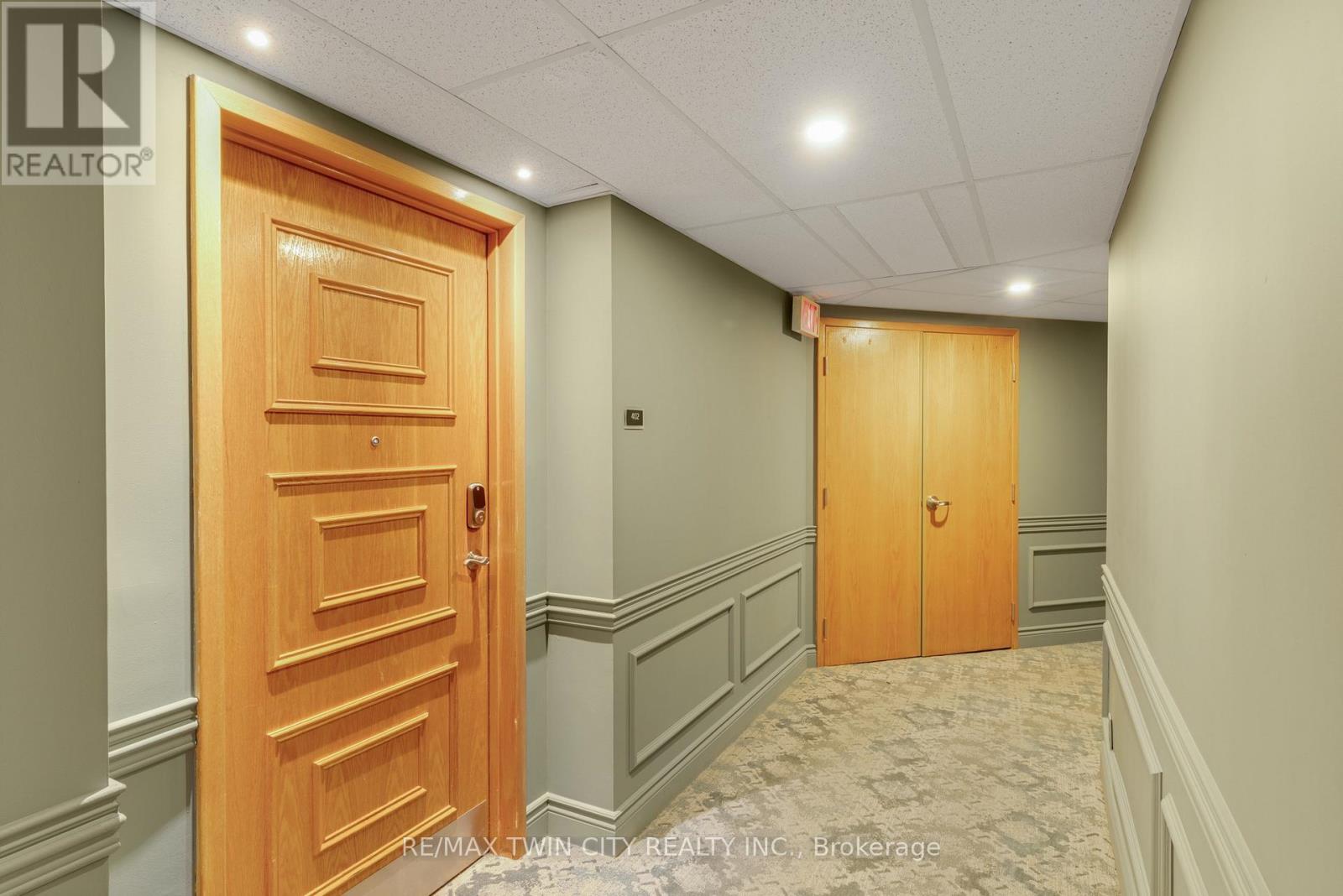 237 King Street W Property Photo 4