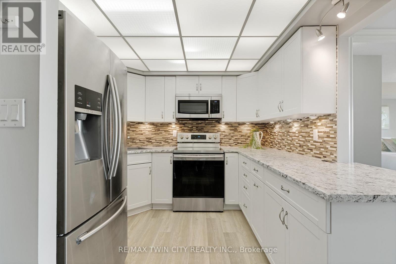 237 King Street W Property Photo 5