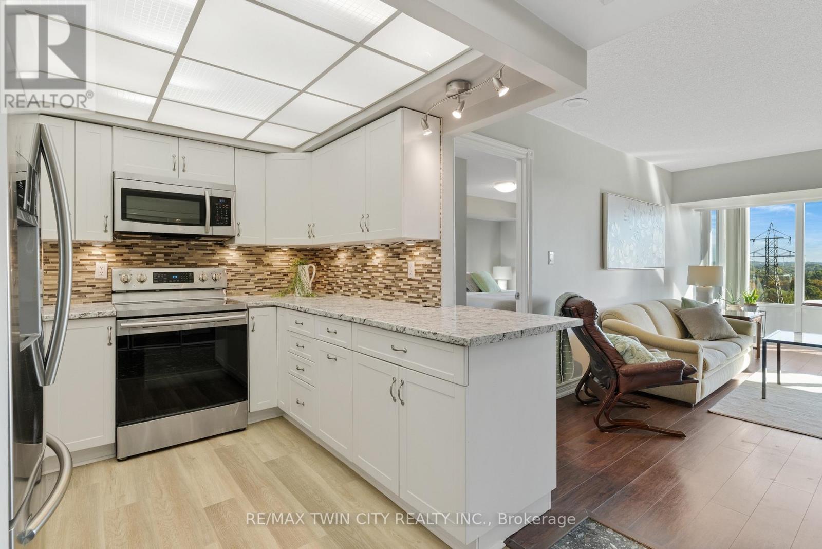 237 King Street W Property Photo 6
