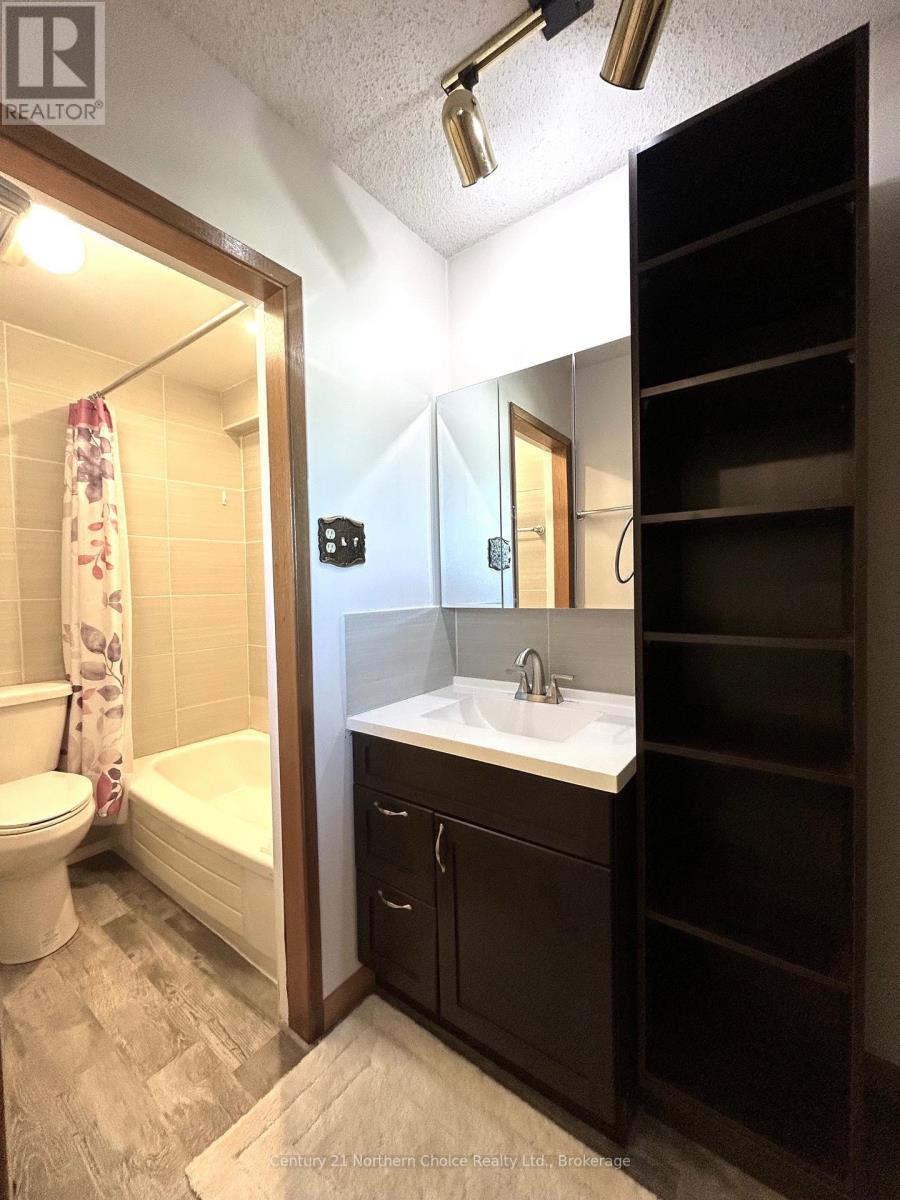 1021 Third Street E Property Photo 3