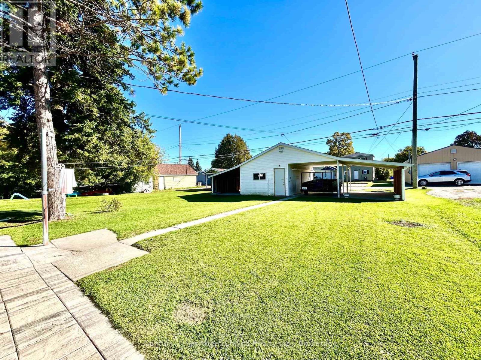 1021 Third Street E Property Photo 5