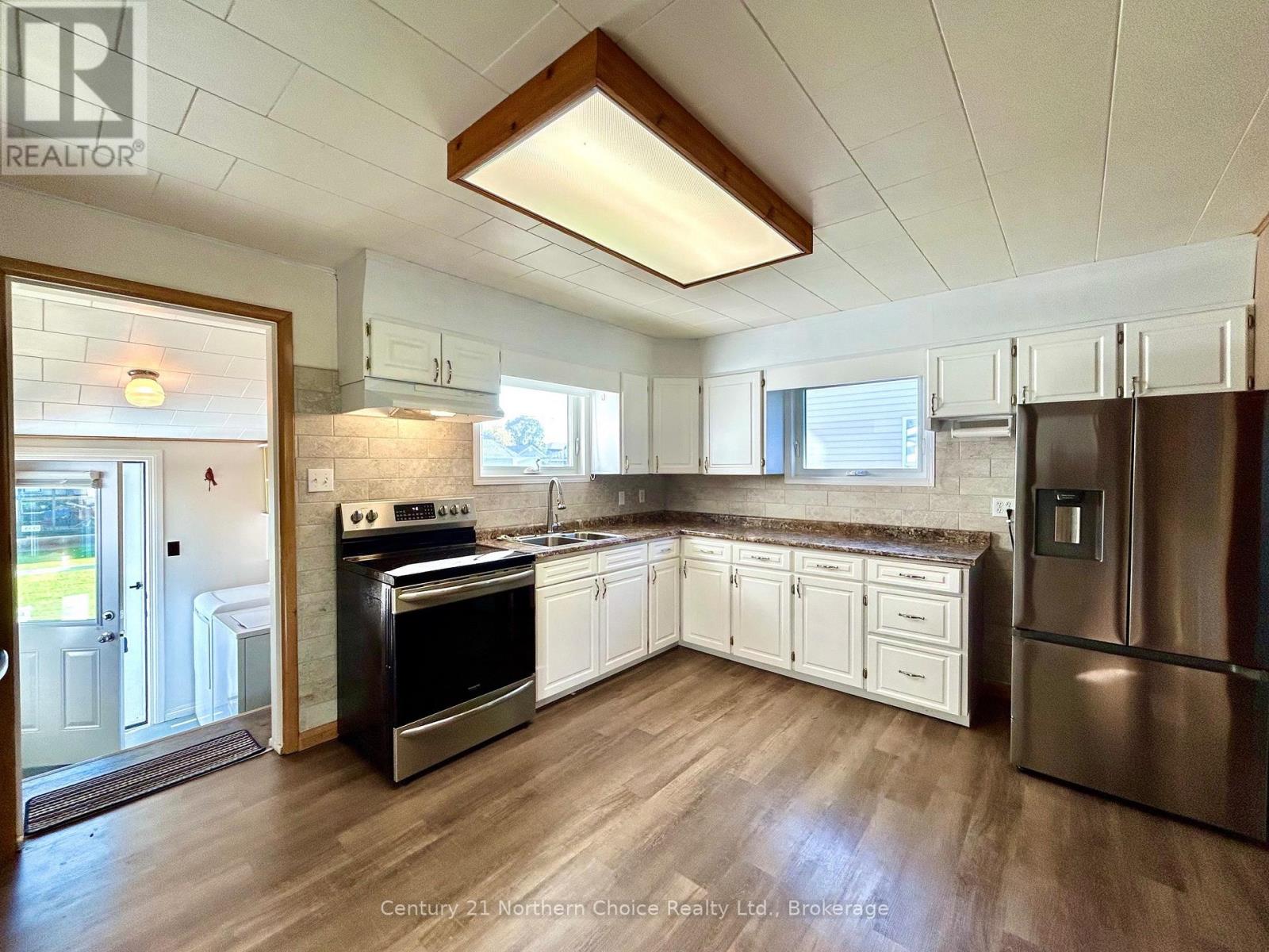 1021 Third Street E Property Photo 10